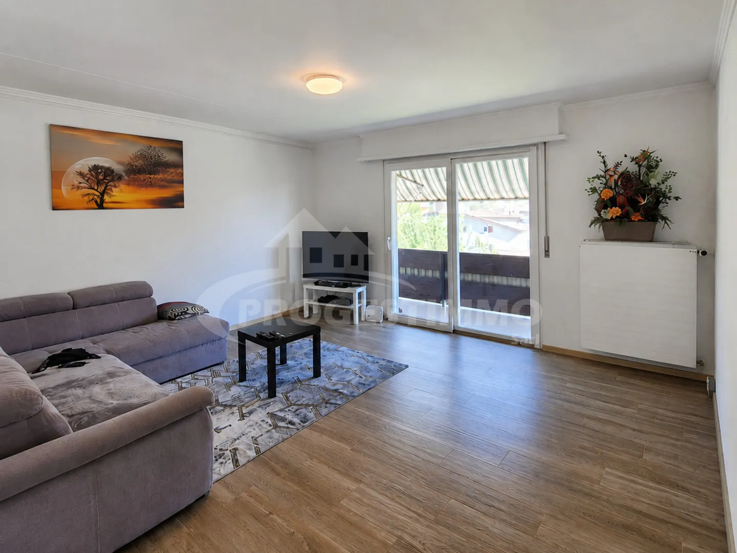 Bright 4.5 Room Apartment with Balcony in the Heart of Uvrier - Photo 1 of 9