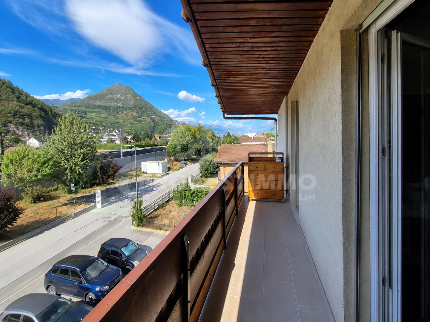 Bright 4.5 Room Apartment with Balcony in the Heart of Uvrier - Photo 3 of 9