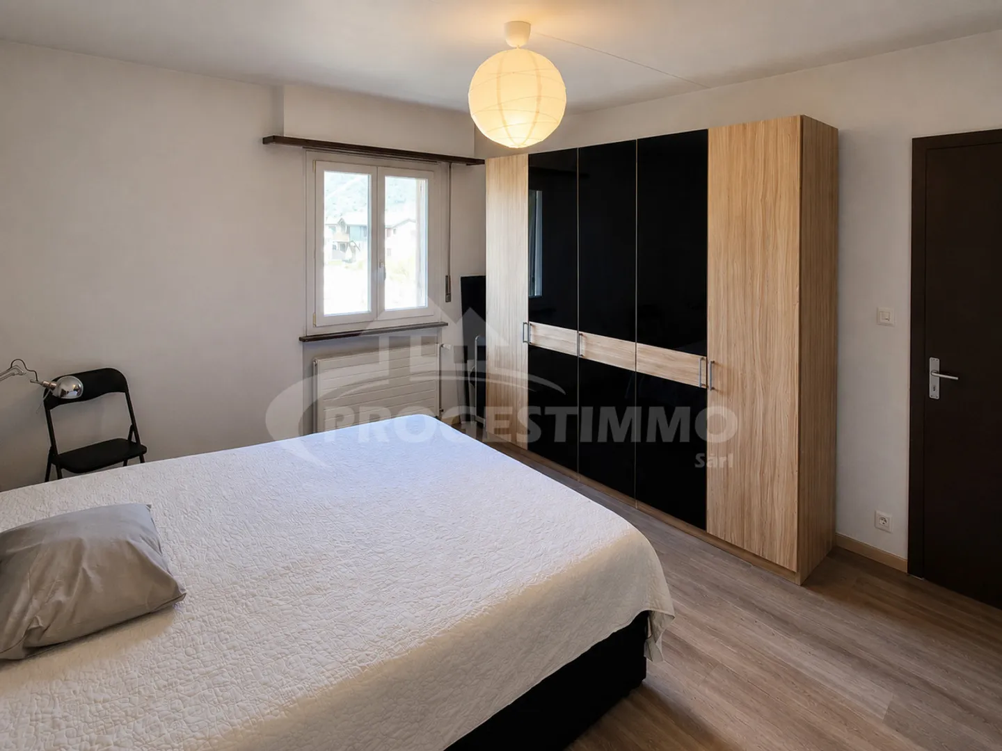 Bright 4.5 Room Apartment with Balcony in the Heart of Uvrier - Photo 6 of 9