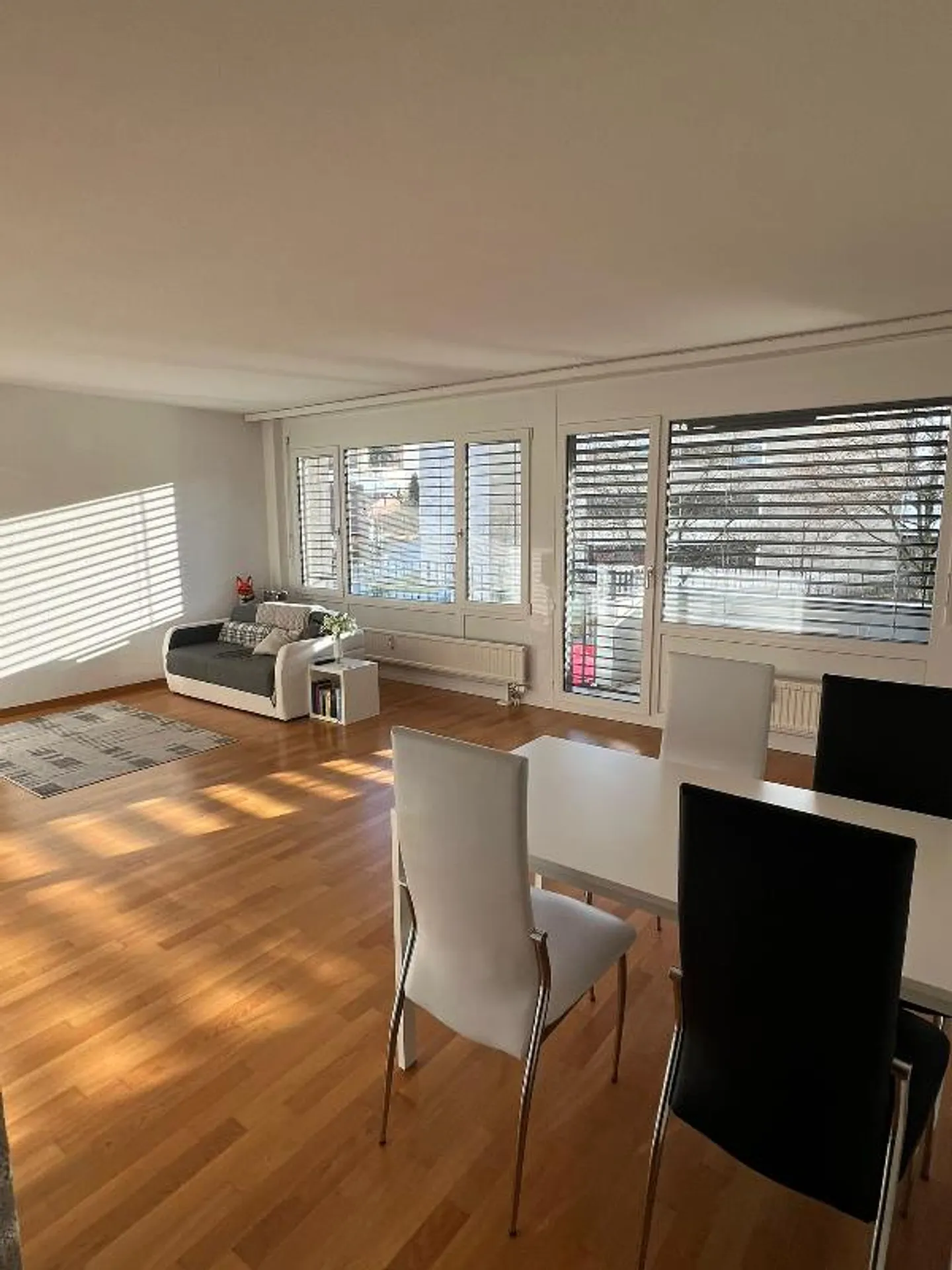 Camera in appartamento di 4,5 stanze con balcone e bella vista a Schliern vicino a Köniz - Foto 1 di 5