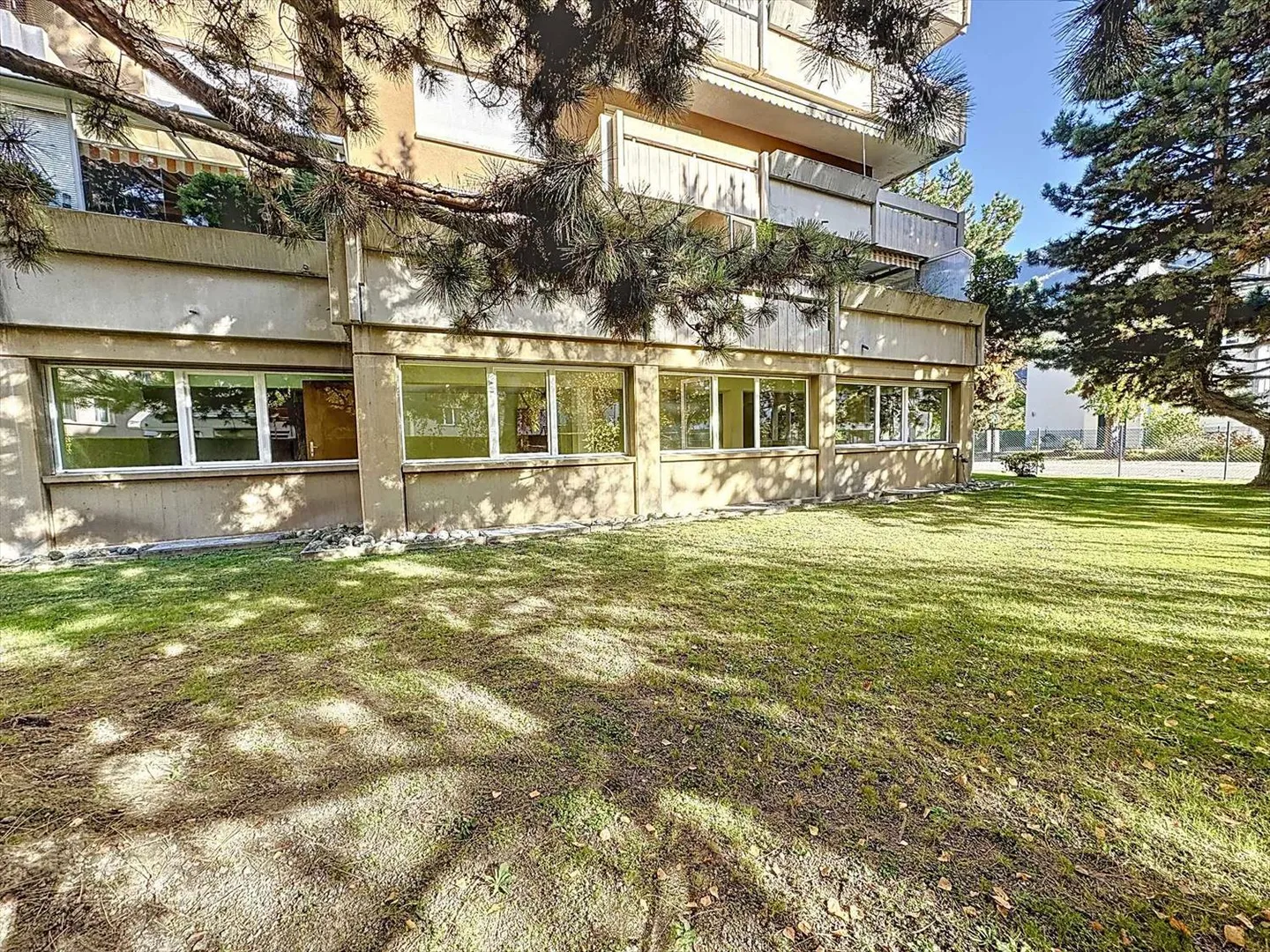 Exclusivity - Commercial Space Martigny - Photo 2 of 12