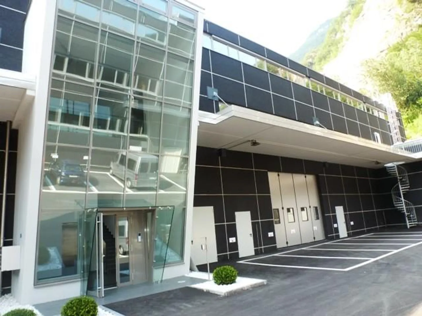 AMPIO SPAZIO COMMERCIALE AL CENTRO CAST-CASTIONE - Foto 1 di 6