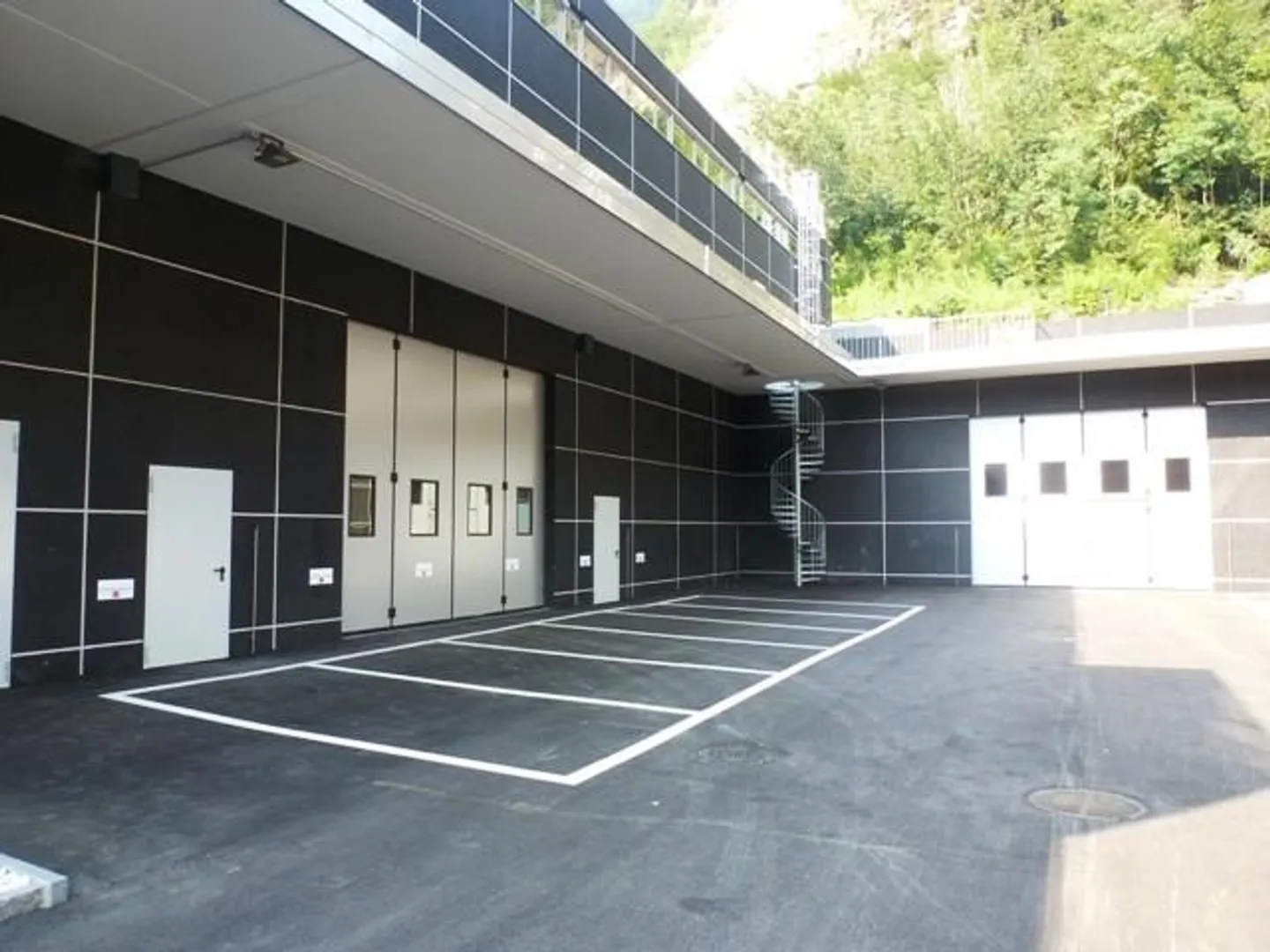AMPIO SPAZIO COMMERCIALE AL CENTRO CAST-CASTIONE - Foto 2 di 6