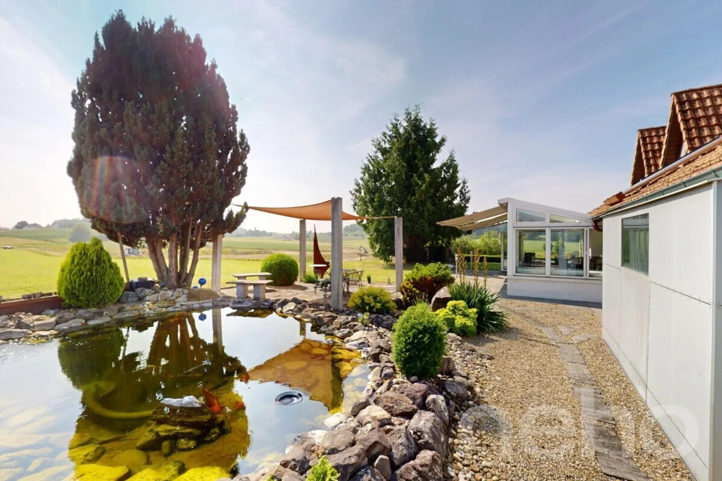 Belle maison individuelle avec 250m2 de surface habitable, piscine, spa et jardin d'hiver - Photo 2 sur 13