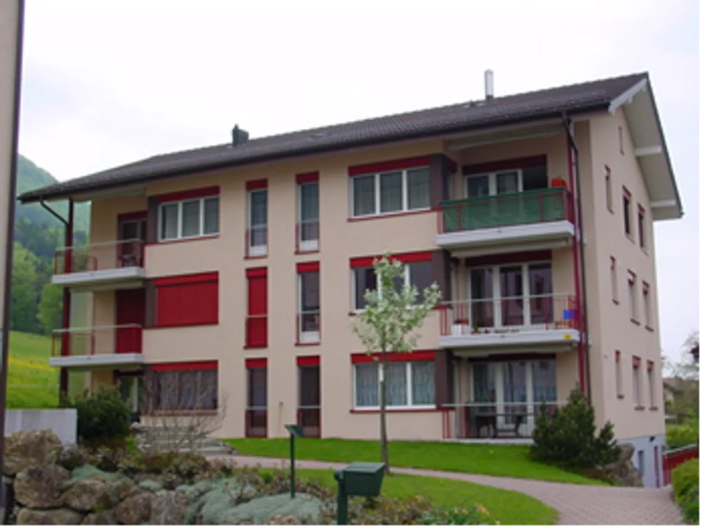 Schöne 3.5-Zimmerwohnung an ruhiger Lage zu vermieten - Foto 1 von 7