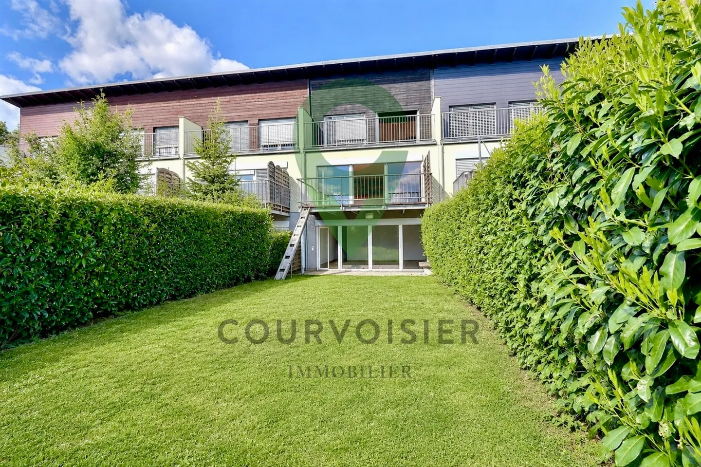 Family villa with garden, terrace and beautiful view - available immediately - Photo 1 of 10
