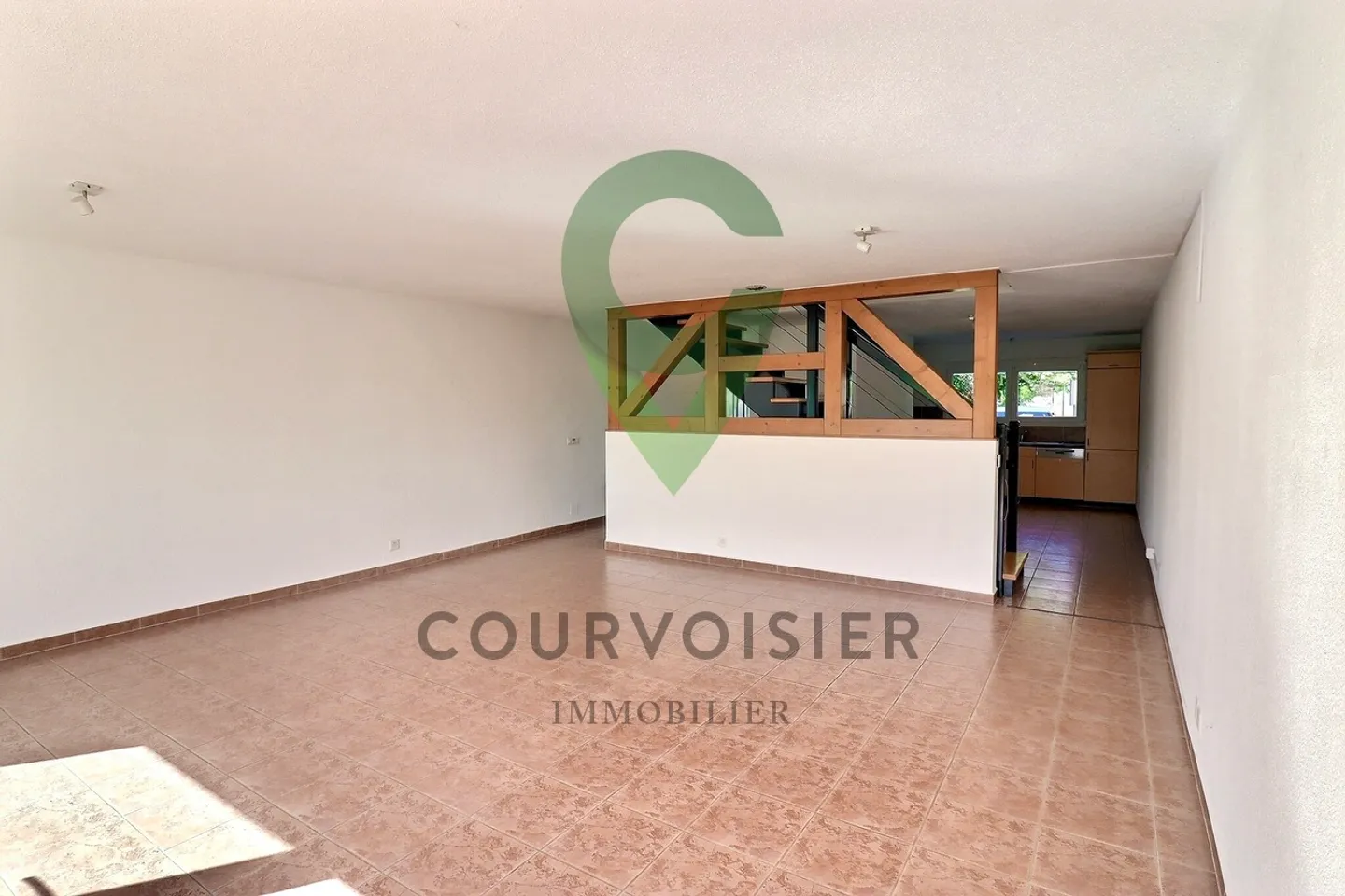 Family villa with garden, terrace and beautiful view - available immediately - Photo 3 of 10