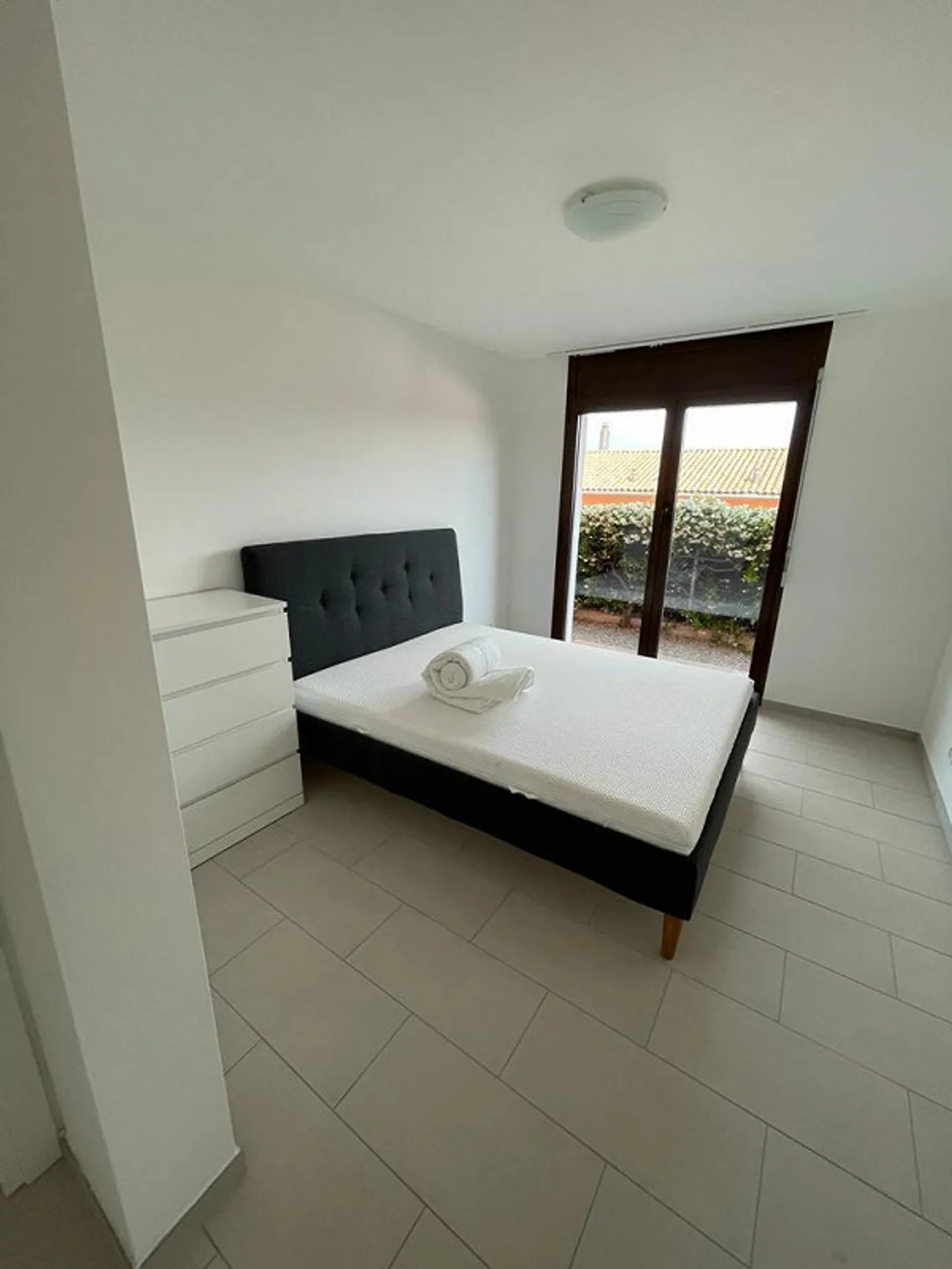 Luminoso 3.5 locali con giardino a Vernate - Foto 3 di 6