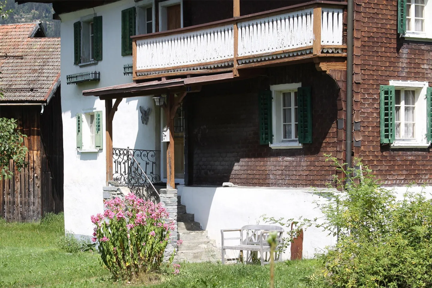 Oggetto per amatori a Surrein (GR) - Appartamento di 5,5 stanze in una casa bifamiliare - Foto 2 di 17