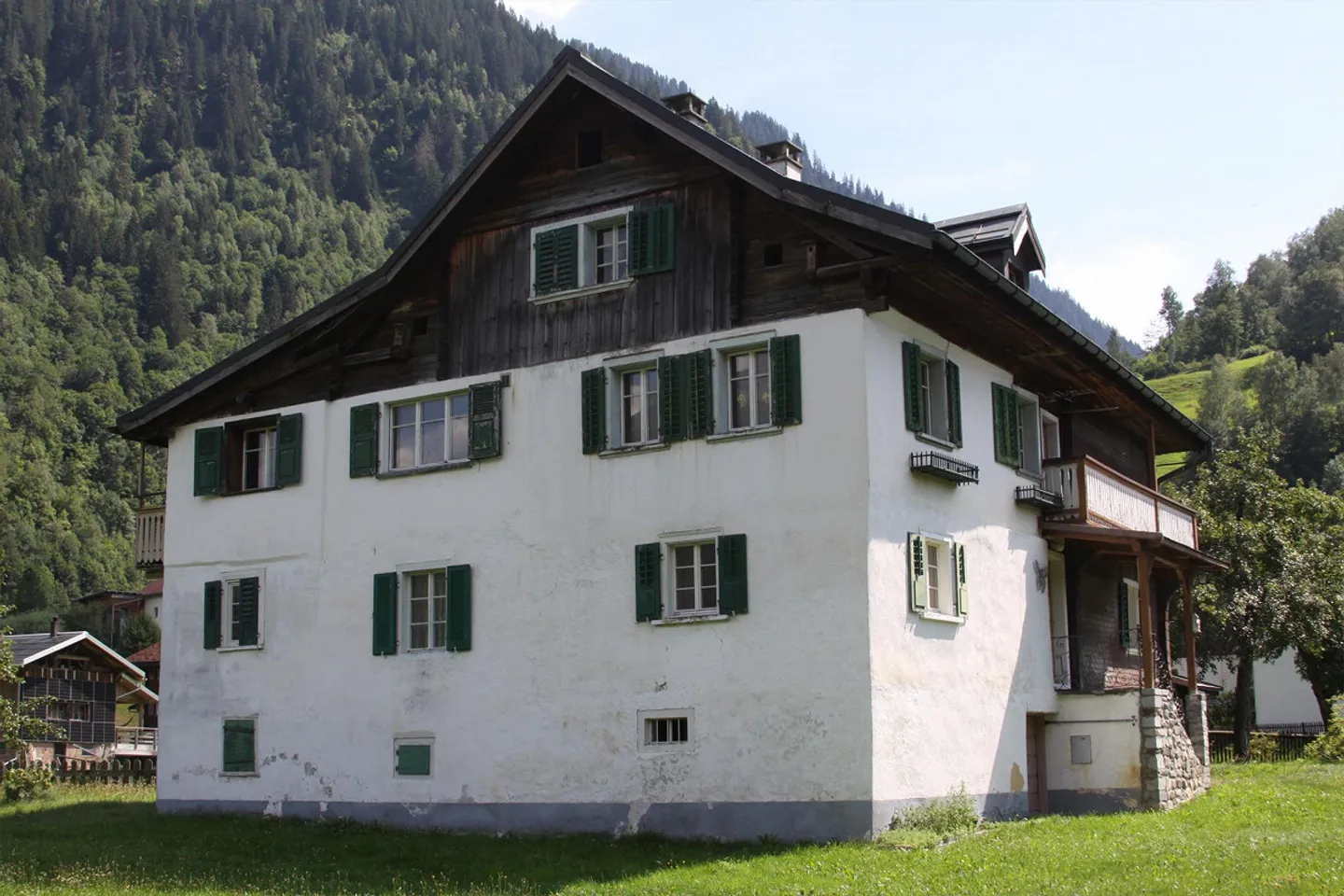 Oggetto per amatori a Surrein (GR) - Appartamento di 5,5 stanze in una casa bifamiliare - Foto 3 di 17