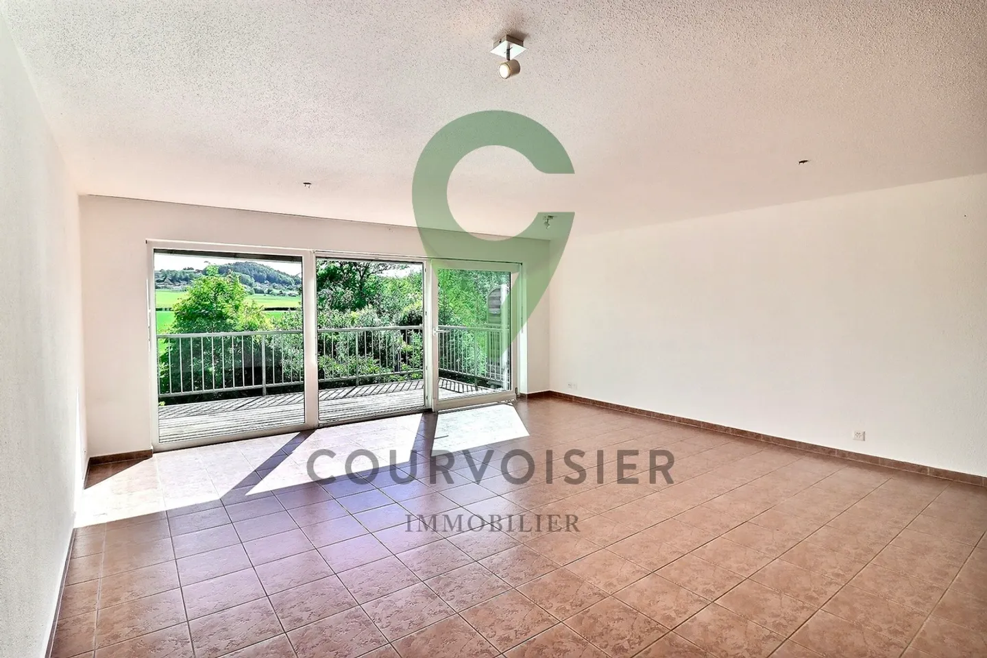 Family villa with garden, terrace and beautiful view - available immediately - Photo 7 of 10