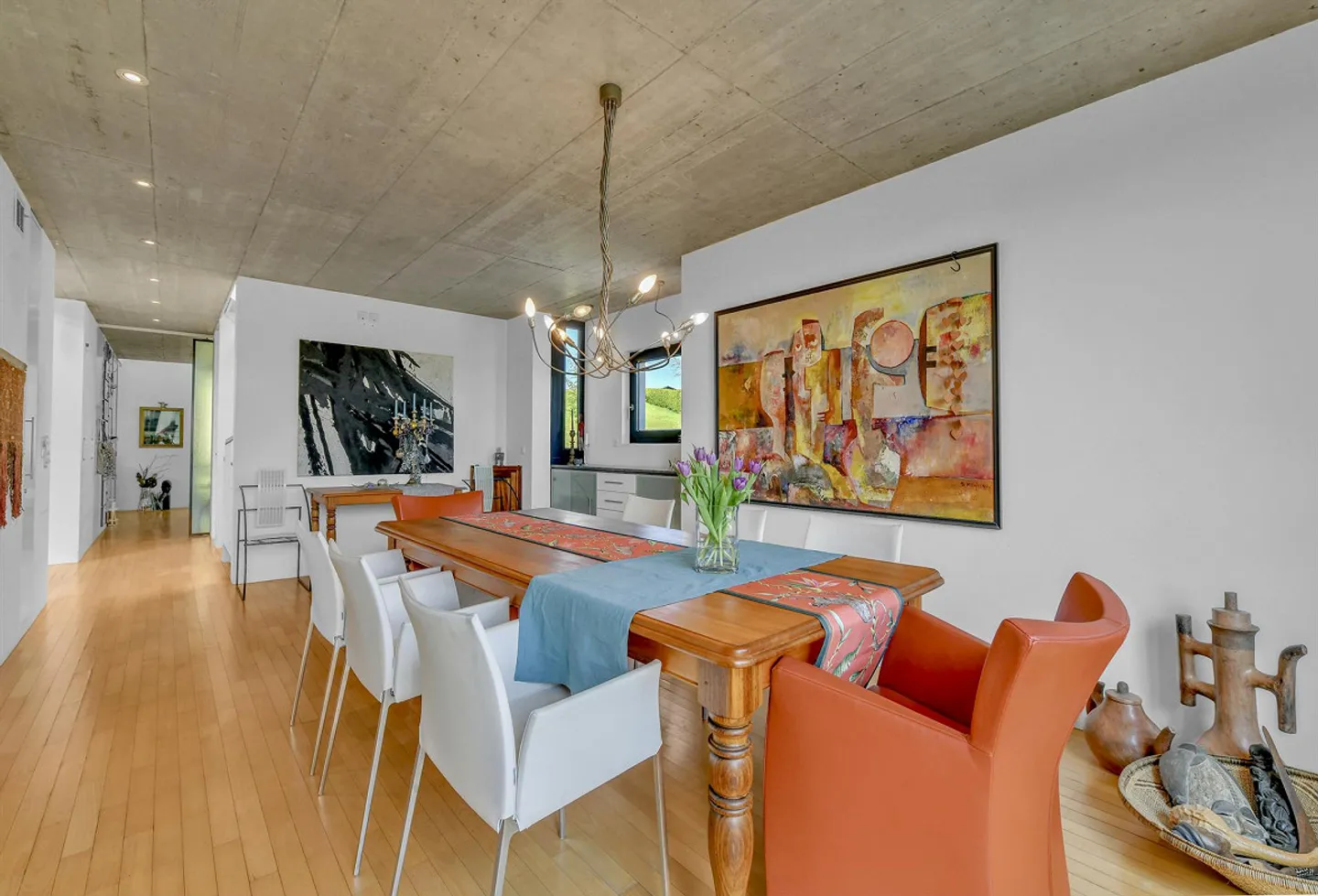 Una casa con un linguaggio architettonico chiaro e una forte presenza - Foto 4 di 9