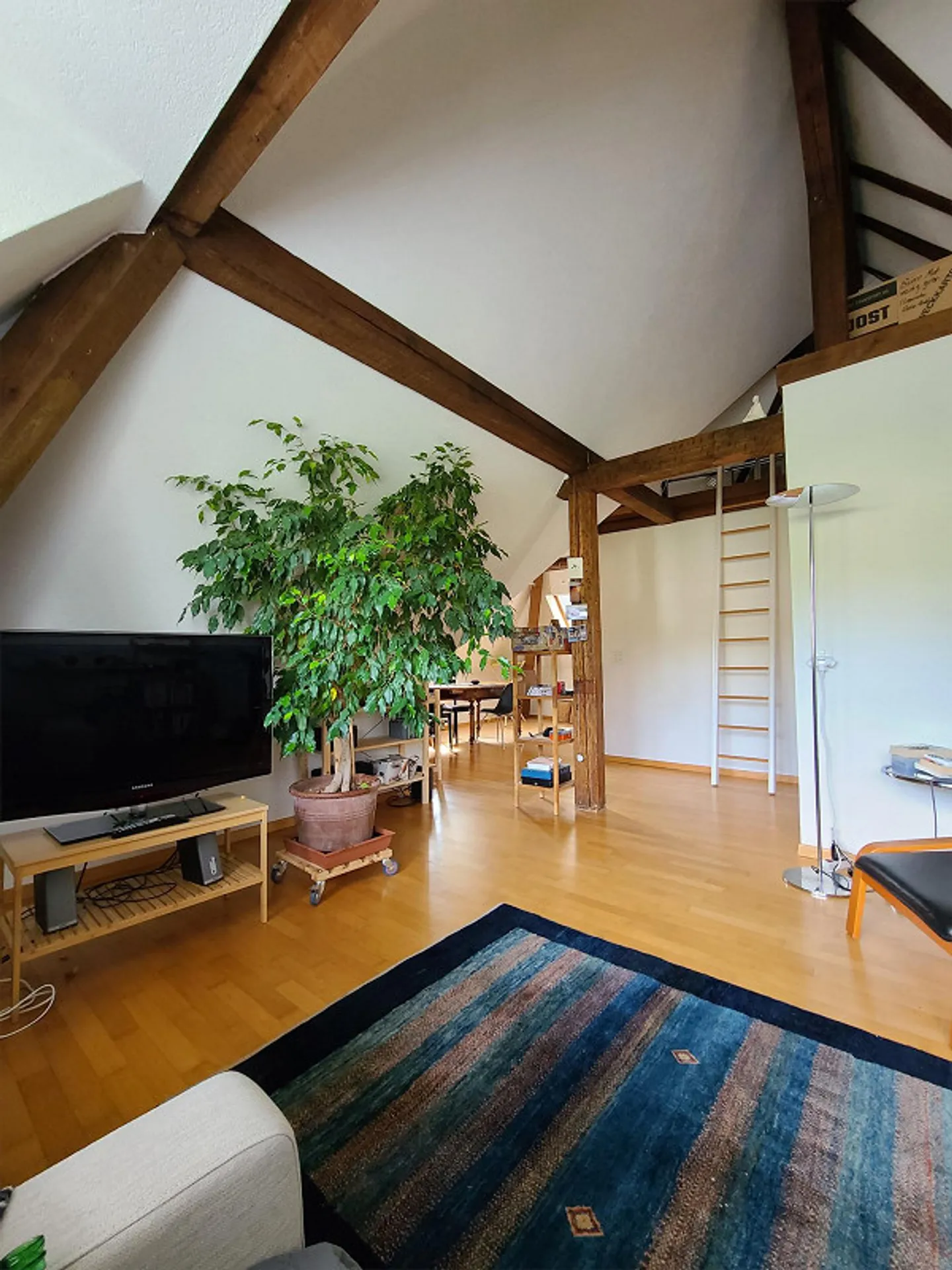 Spacious, special penthouse in an old city villa - Photo 1 of 13