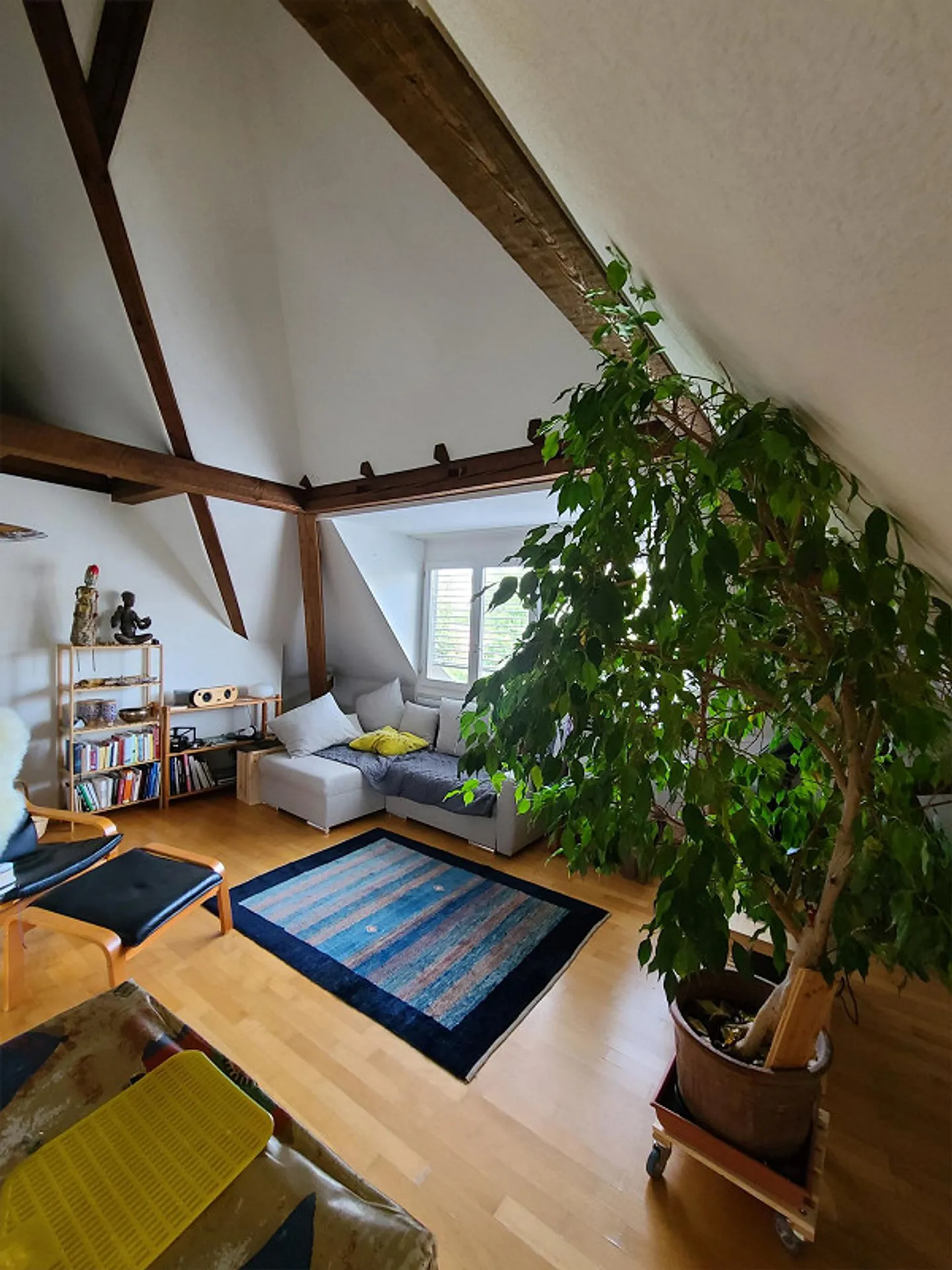 Spacious, special penthouse in an old city villa - Photo 3 of 13