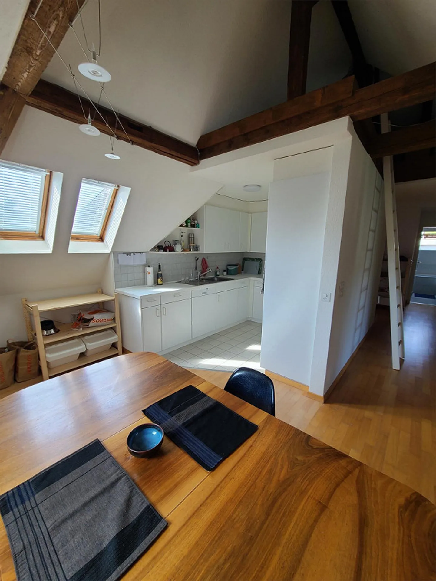 Spacious, special penthouse in an old city villa - Photo 6 of 13