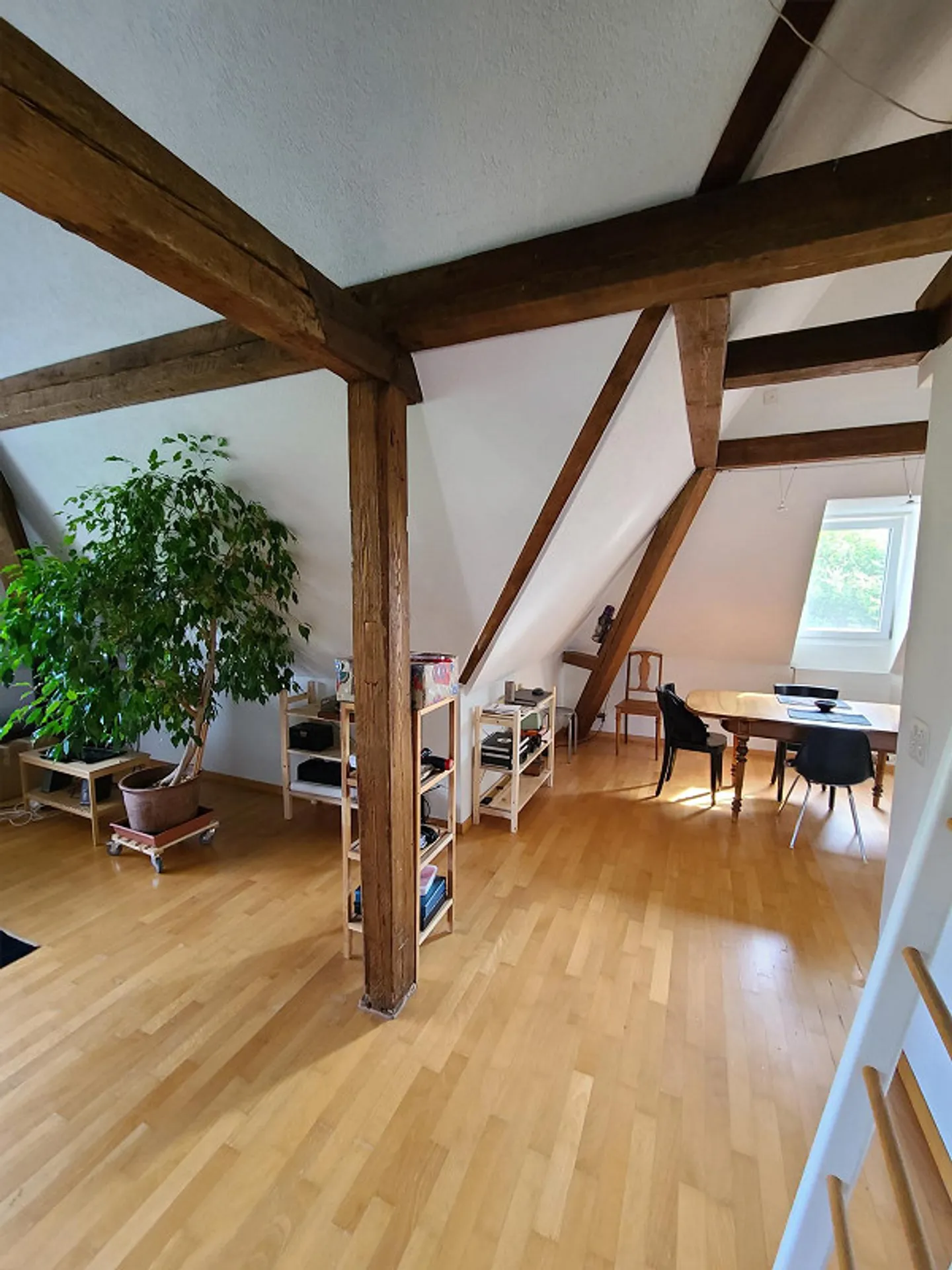 Spacious, special penthouse in an old city villa - Photo 4 of 13
