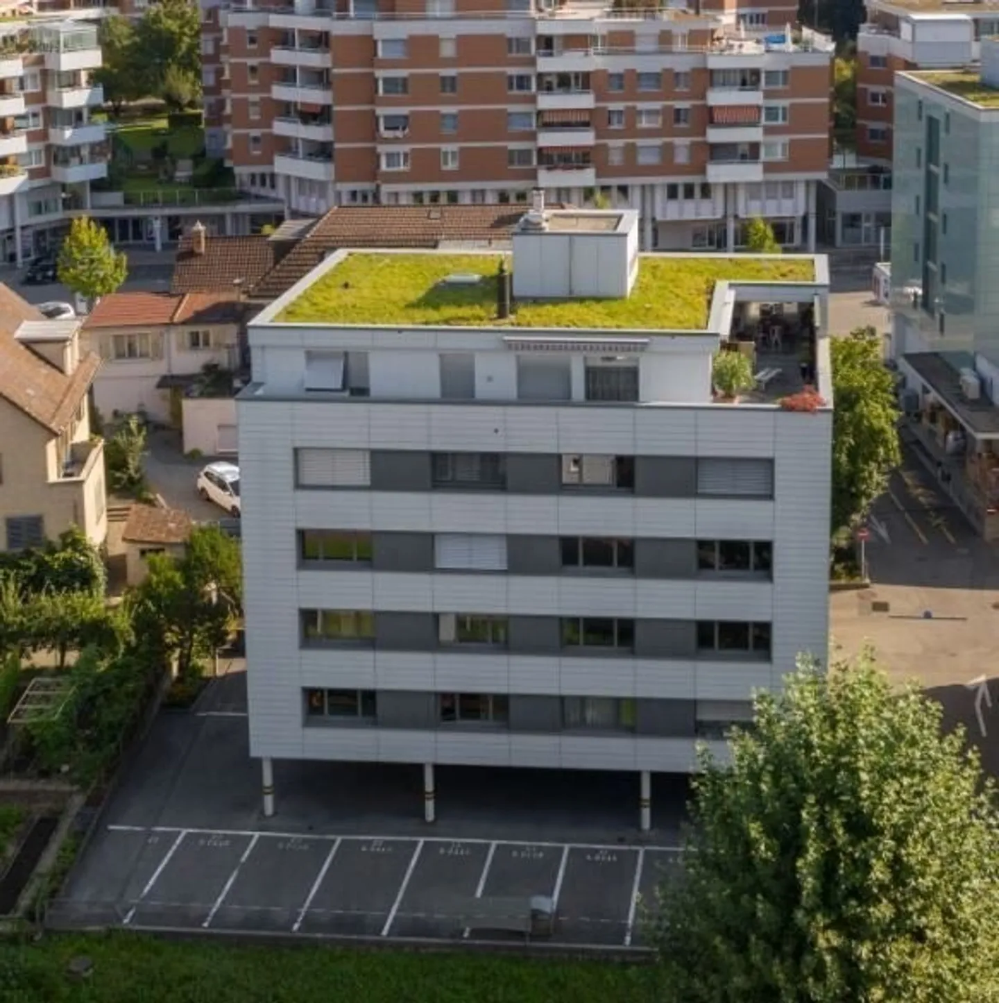 Il tuo immobile commerciale di oltre 8,28 m2 nel centro di Horw! - Foto 1 di 3