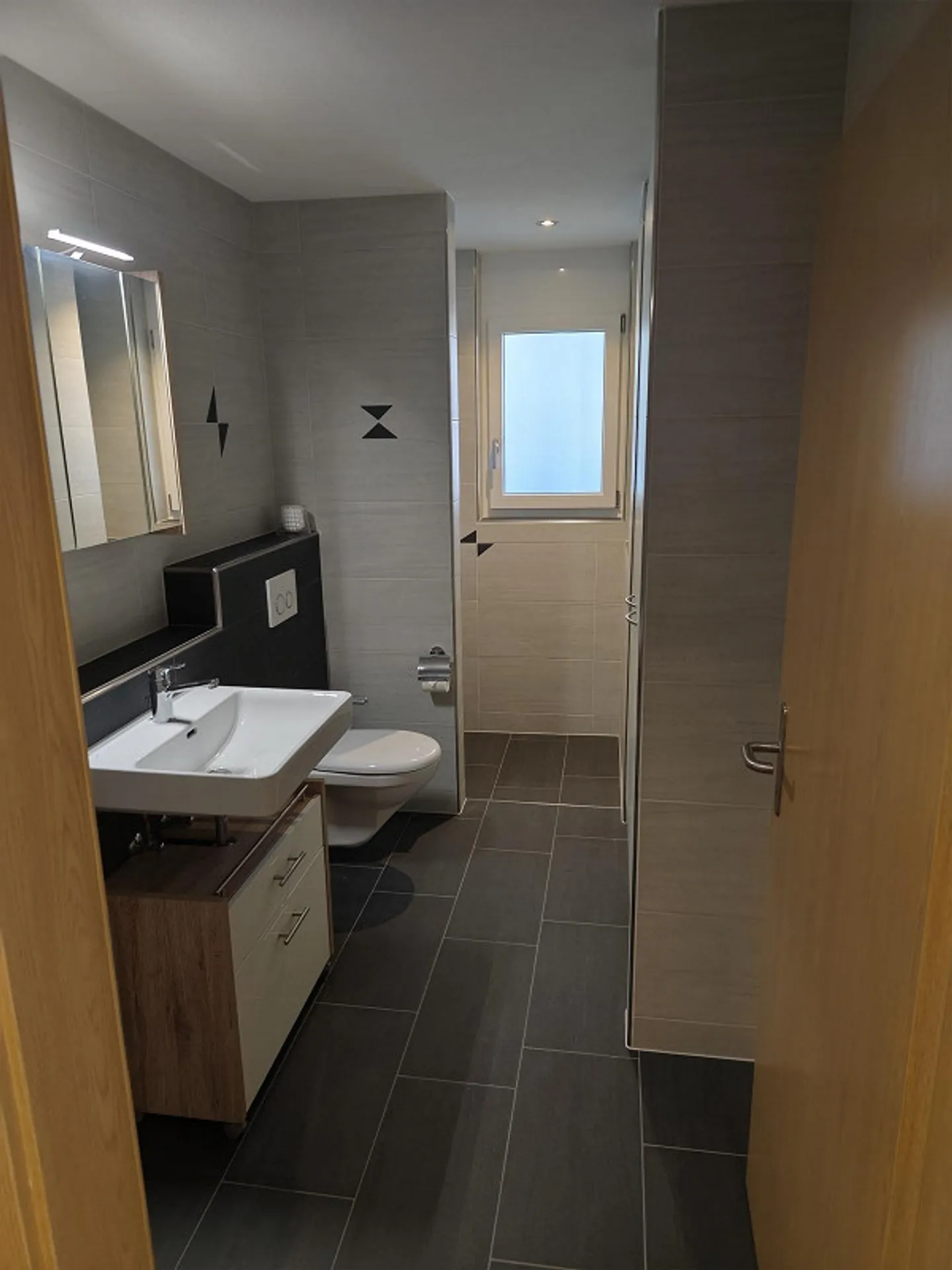 Geräumige Wohnung mit Aussicht - Foto 2 von 11