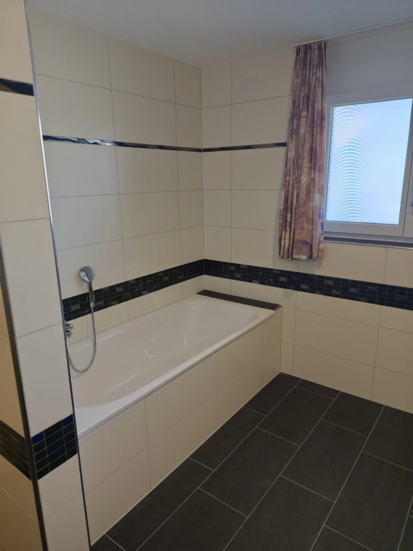 Geräumige Wohnung mit Aussicht - Foto 4 von 11