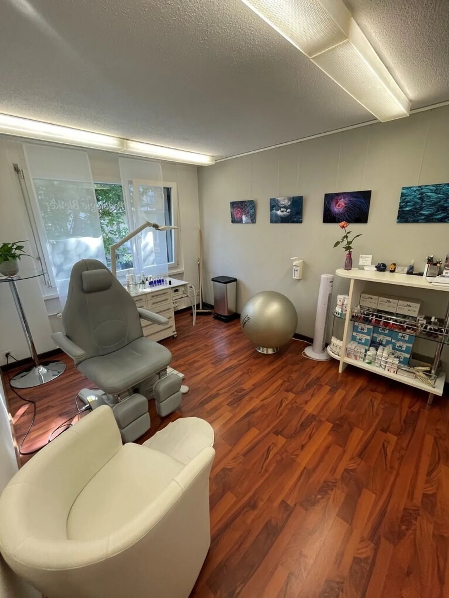 Il tuo immobile commerciale di oltre 8,28 m2 nel centro di Horw! - Foto 3 di 3