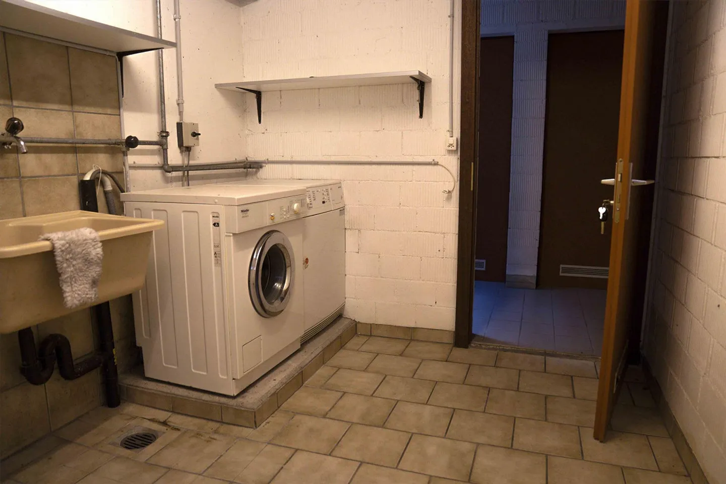 Appartamento 4,5 locali al 1° piano con balcone + 2 posti auto - Foto 25 di 31