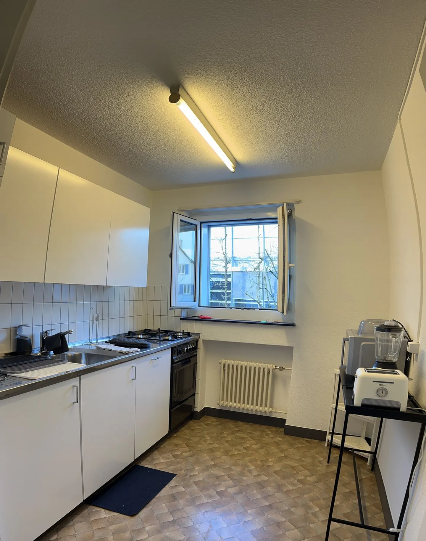 🌟 Bellissimo appartamento completamente arredato di 2,5 stanze nella zona 121 di Dübendorf - Foto 7 di 11