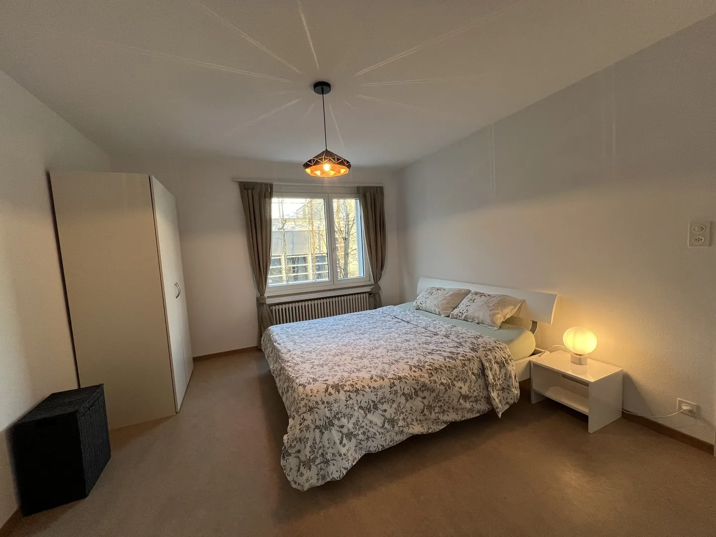 🌟 Bellissimo appartamento completamente arredato di 2,5 stanze nella zona 121 di Dübendorf - Foto 3 di 11