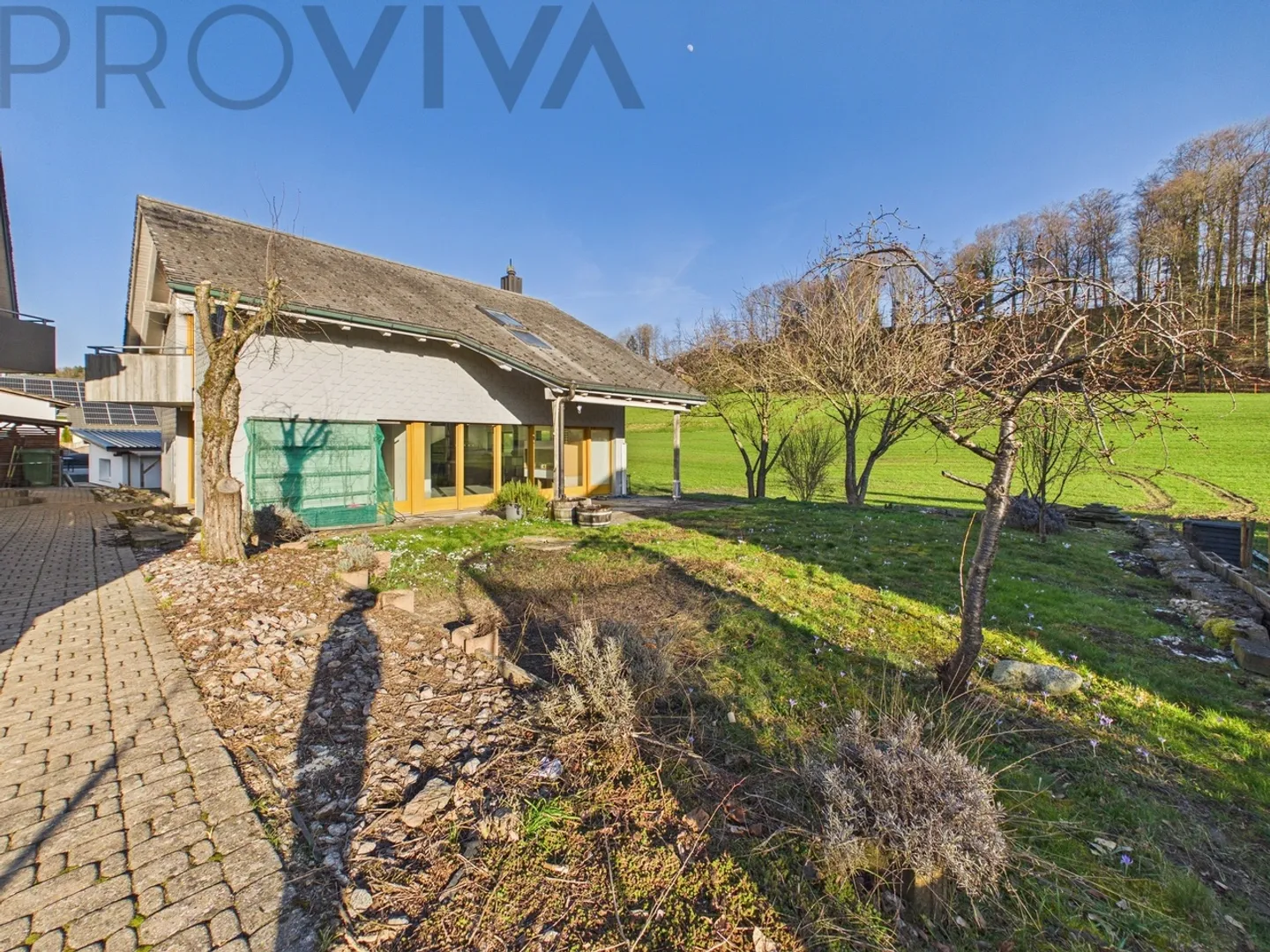 Charming house with large garden and wide view into the greenery - Photo 1 of 8