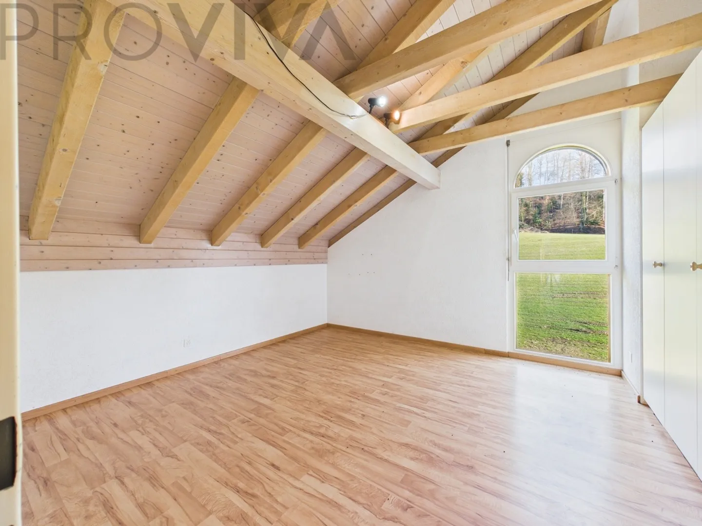 Charming house with large garden and wide view into the greenery - Photo 7 of 8