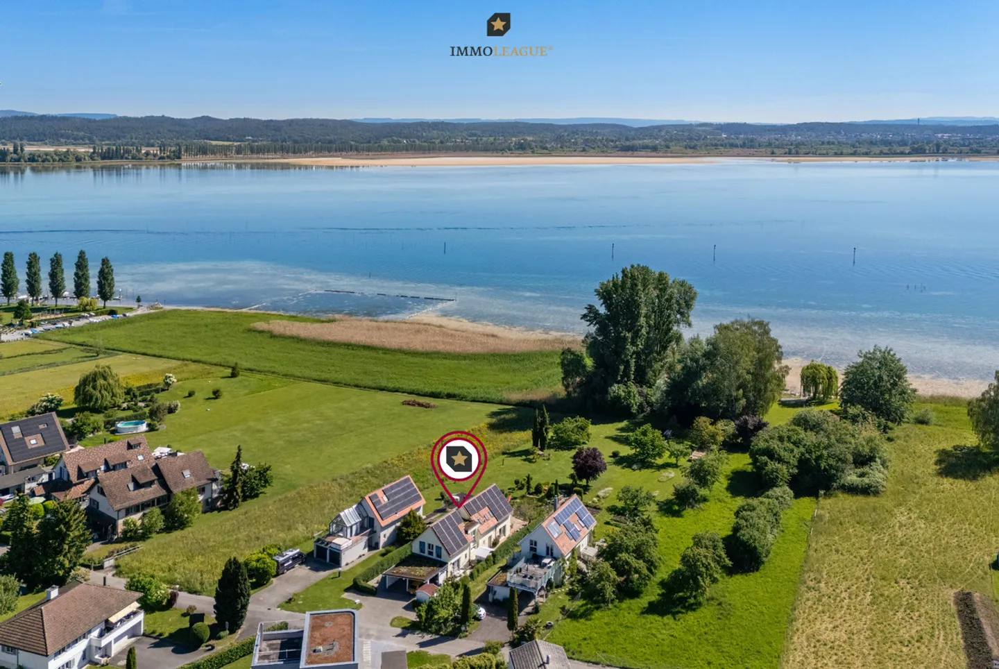 Propriété rare au bord du lac avec un jardin paysager. - Photo 1 sur 9