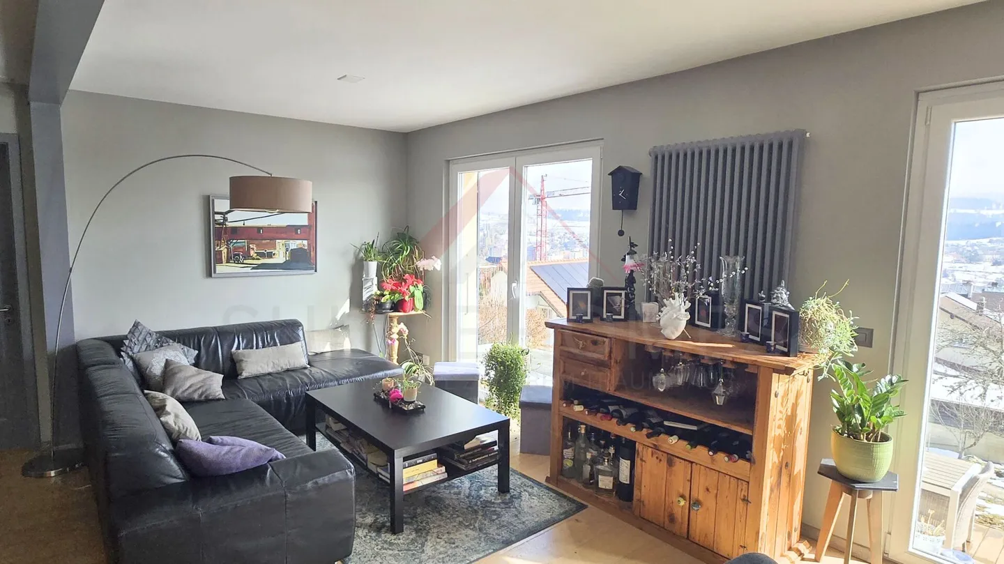 Casa ristrutturata immersa nella luce a La Chaux-de-Fonds - 160 m², 6,5 stanze, vista - Foto 3 di 10