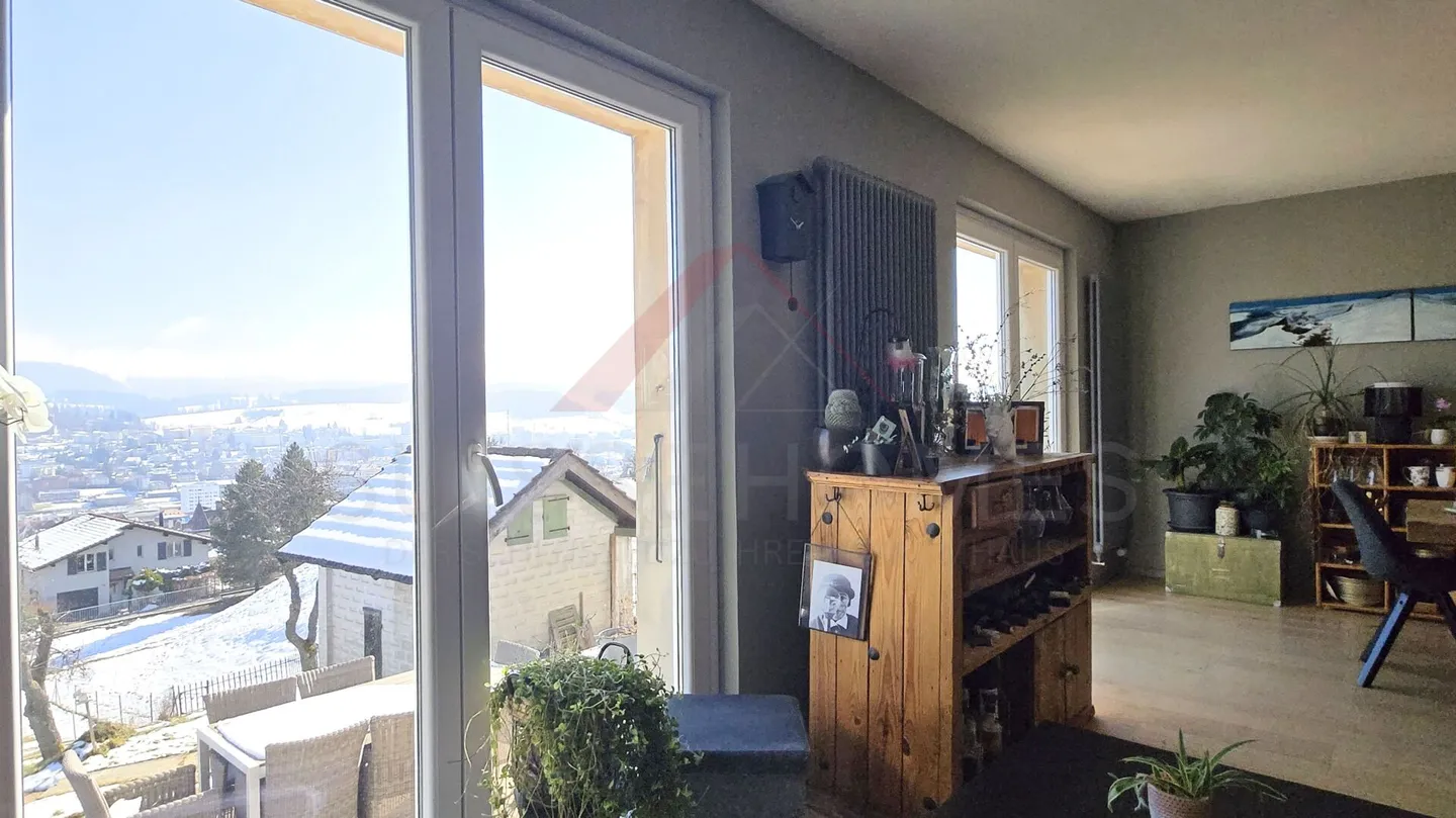 Casa ristrutturata immersa nella luce a La Chaux-de-Fonds - 160 m², 6,5 stanze, vista - Foto 7 di 10