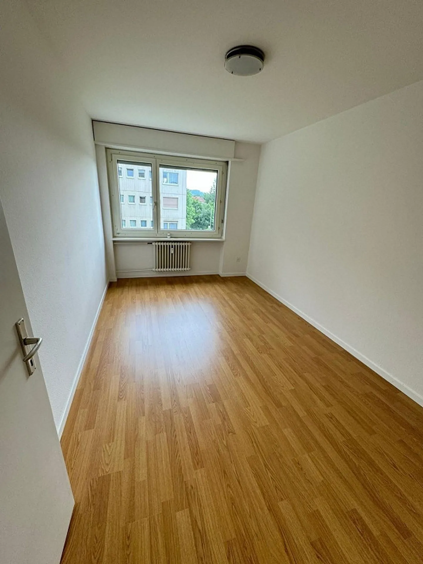 Ottimo appartamento con grande balcone in una posizione centrale e tranquilla! - Foto 5 di 11