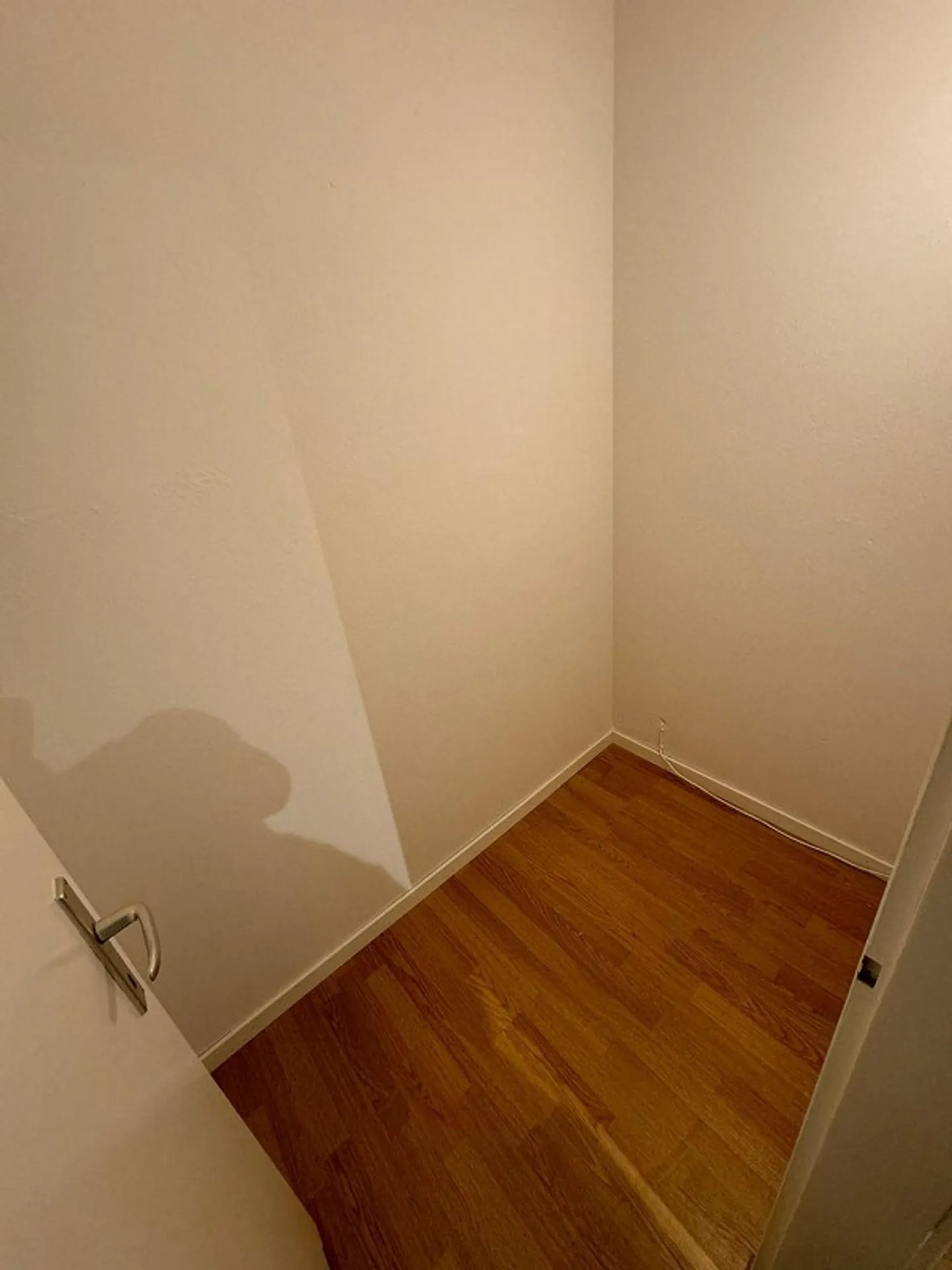 Ottimo appartamento con grande balcone in una posizione centrale e tranquilla! - Foto 6 di 11