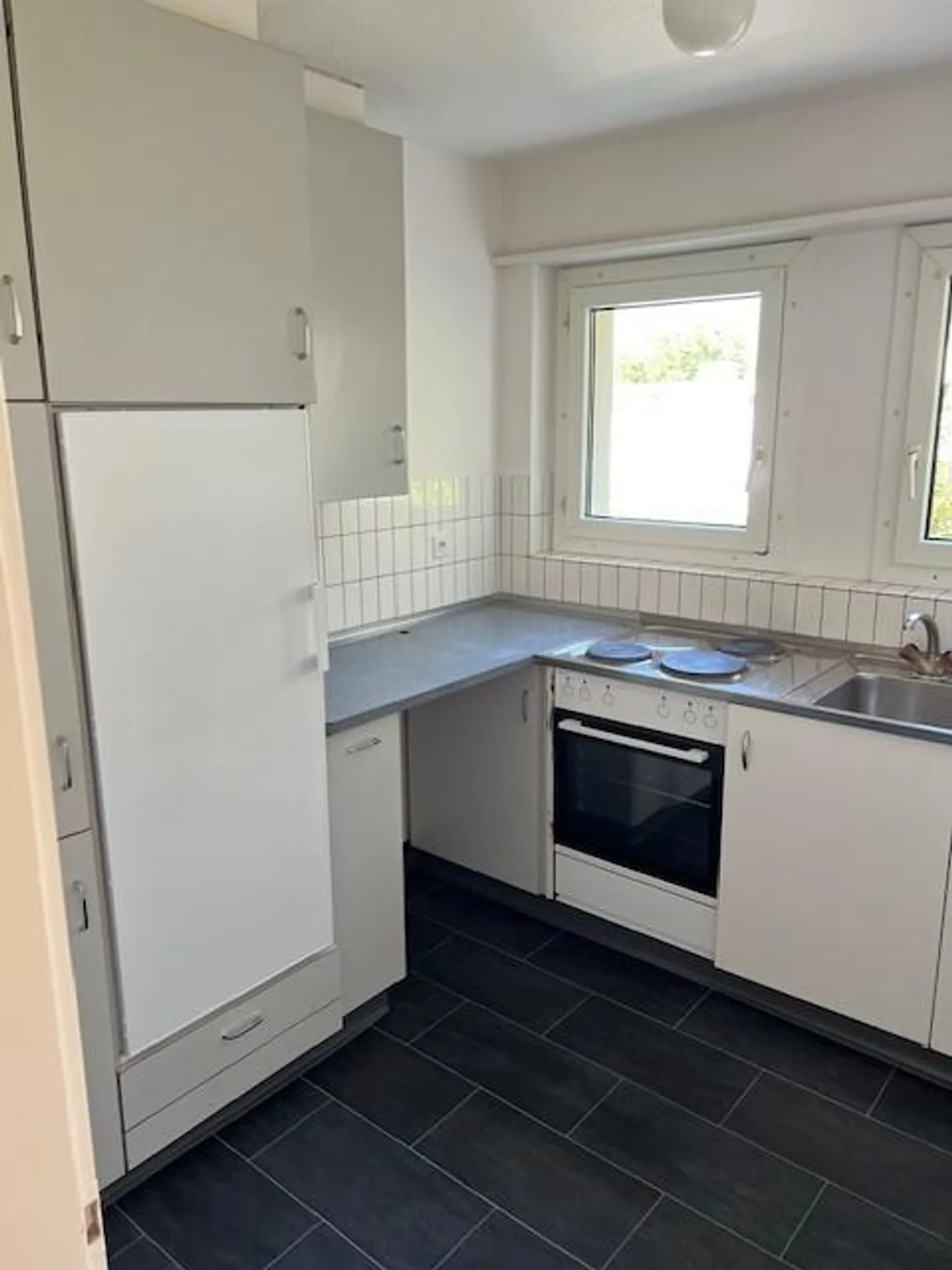 Ottimo appartamento con grande balcone in una posizione centrale e tranquilla! - Foto 7 di 11