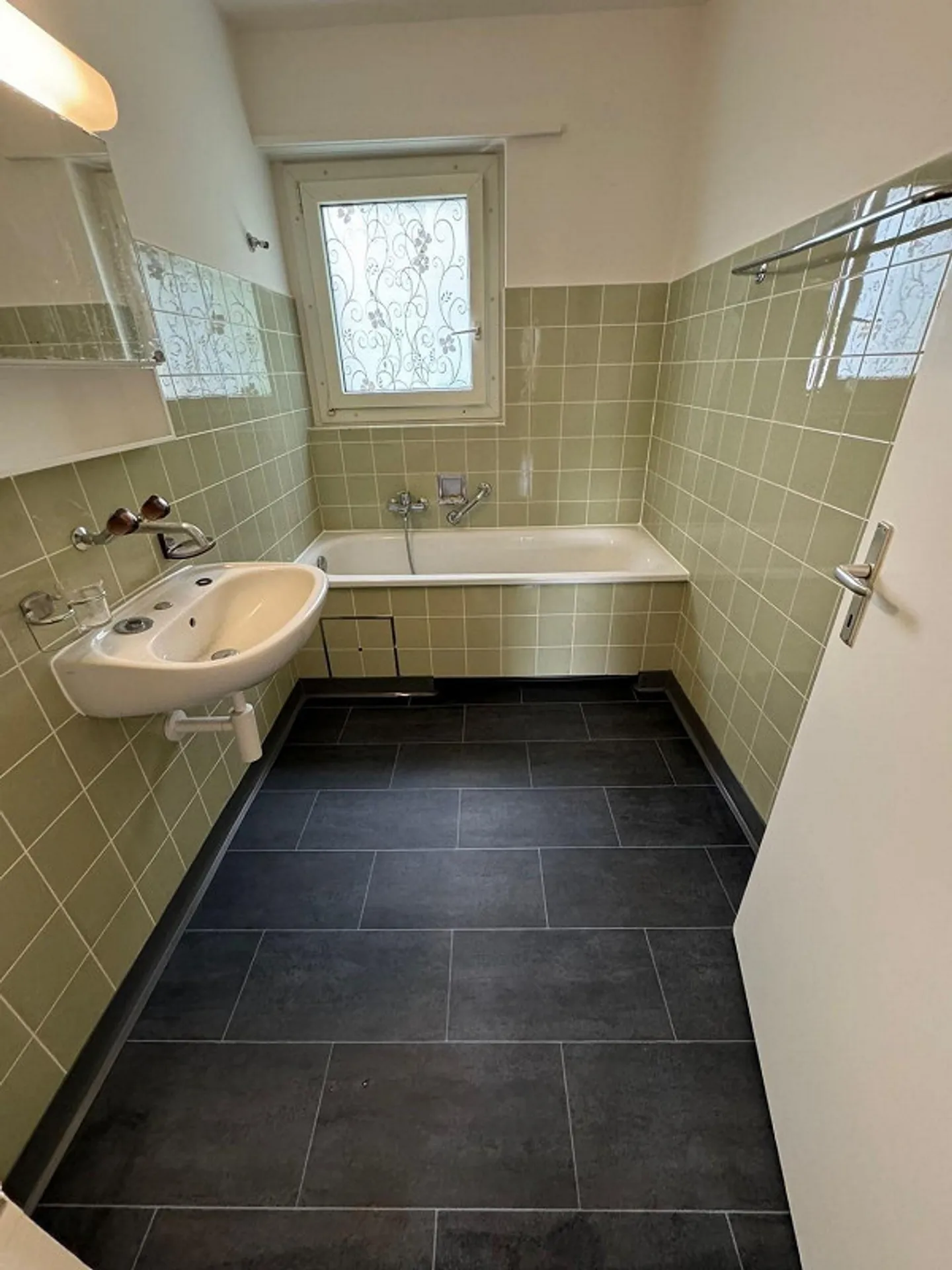 Ottimo appartamento con grande balcone in una posizione centrale e tranquilla! - Foto 9 di 11