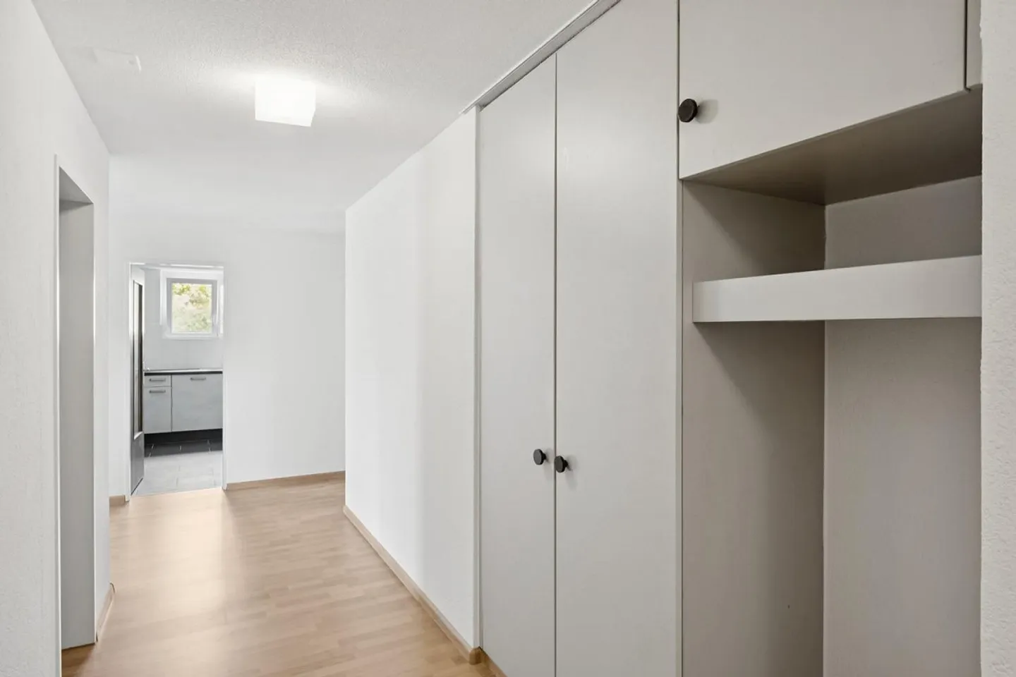 Appartement de 4,5 pièces fraîchement rénové dans un emplacement calme et central - Photo 6 sur 10