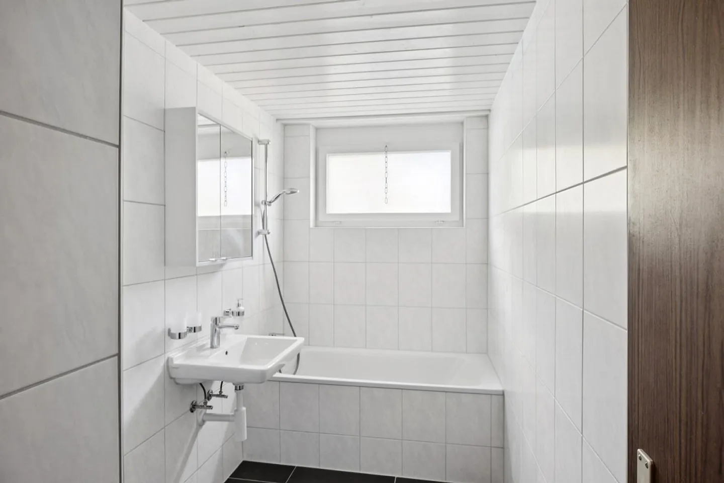 Appartement de 4,5 pièces fraîchement rénové dans un emplacement calme et central - Photo 8 sur 10
