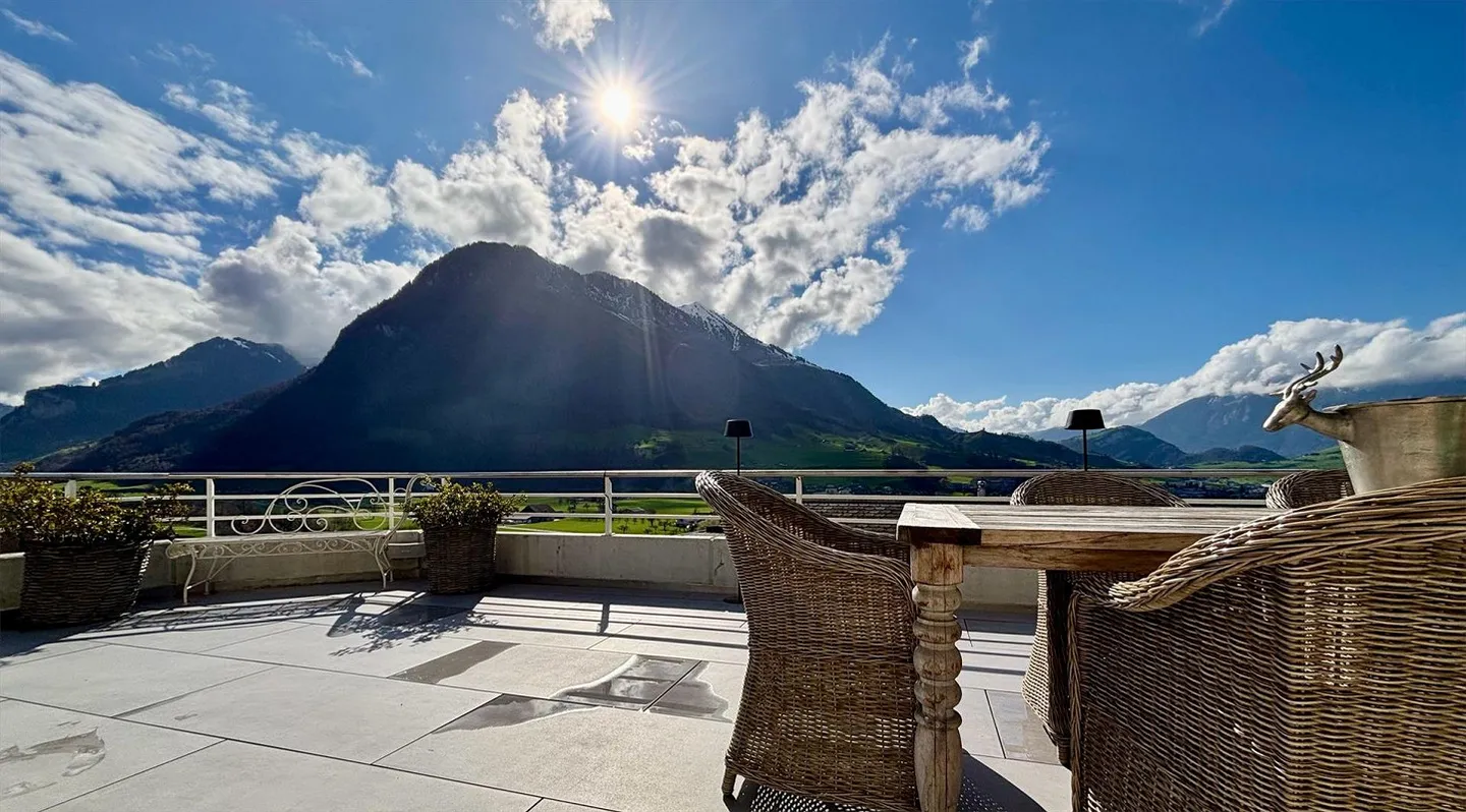 6.5-Room Single-Family House with Panoramic View and Sun Exposure - Photo 1 of 13