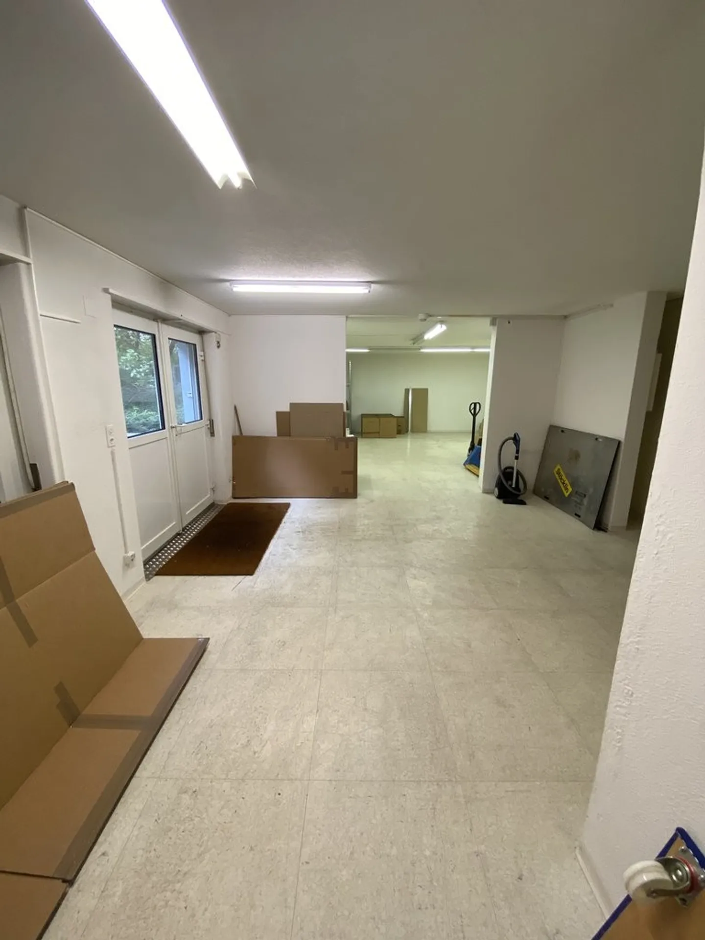 Attractive commercial space - limited until 31.03.2029 - Photo 1 of 9