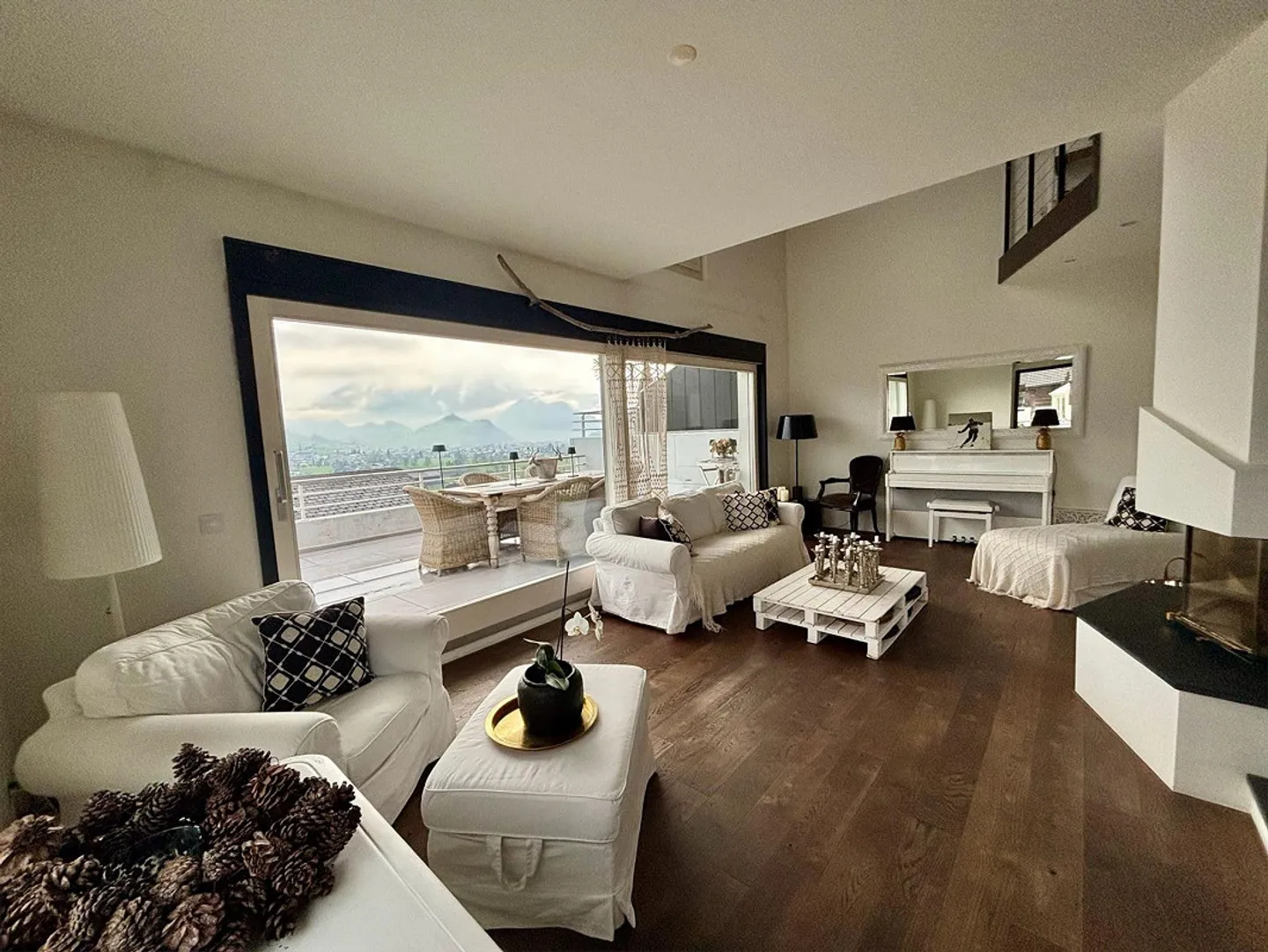 6.5-Room Single-Family House with Panoramic View and Sun Exposure - Photo 2 of 13