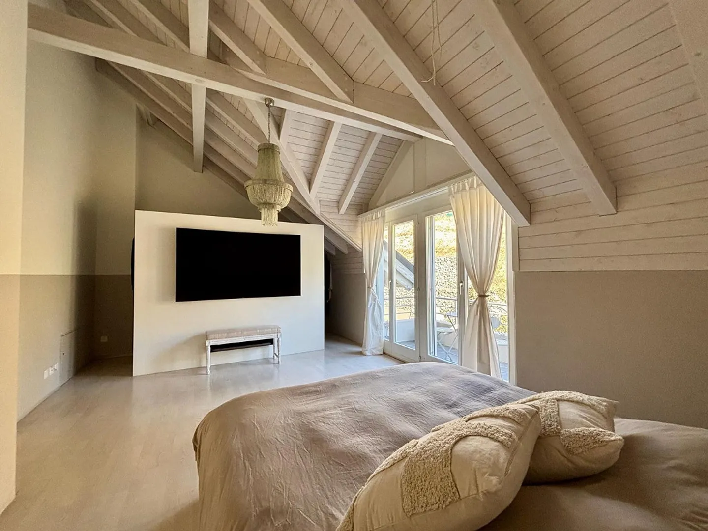 6.5-Room Single-Family House with Panoramic View and Sun Exposure - Photo 6 of 13