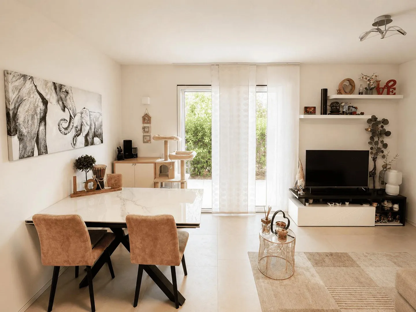 APPARTEMENT 2.5 DANS UNE RÉSIDENCE RÉCENTE AVEC PISCINE - Photo 3 sur 13
