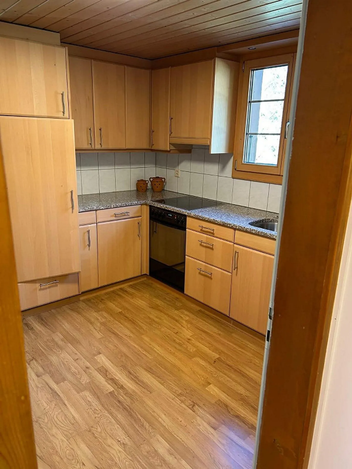 Very large and bright 2.5-room apartment. Quiet yet centrally located. - Photo 2 of 8