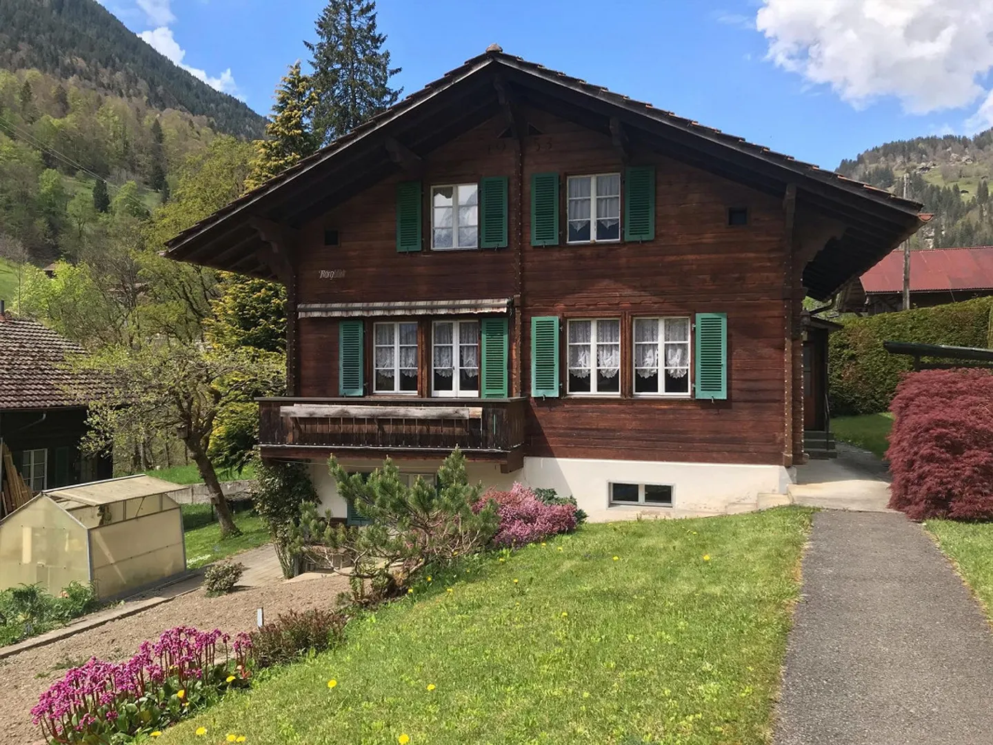 Very large and bright 2.5-room apartment. Quiet yet centrally located. - Photo 1 of 8