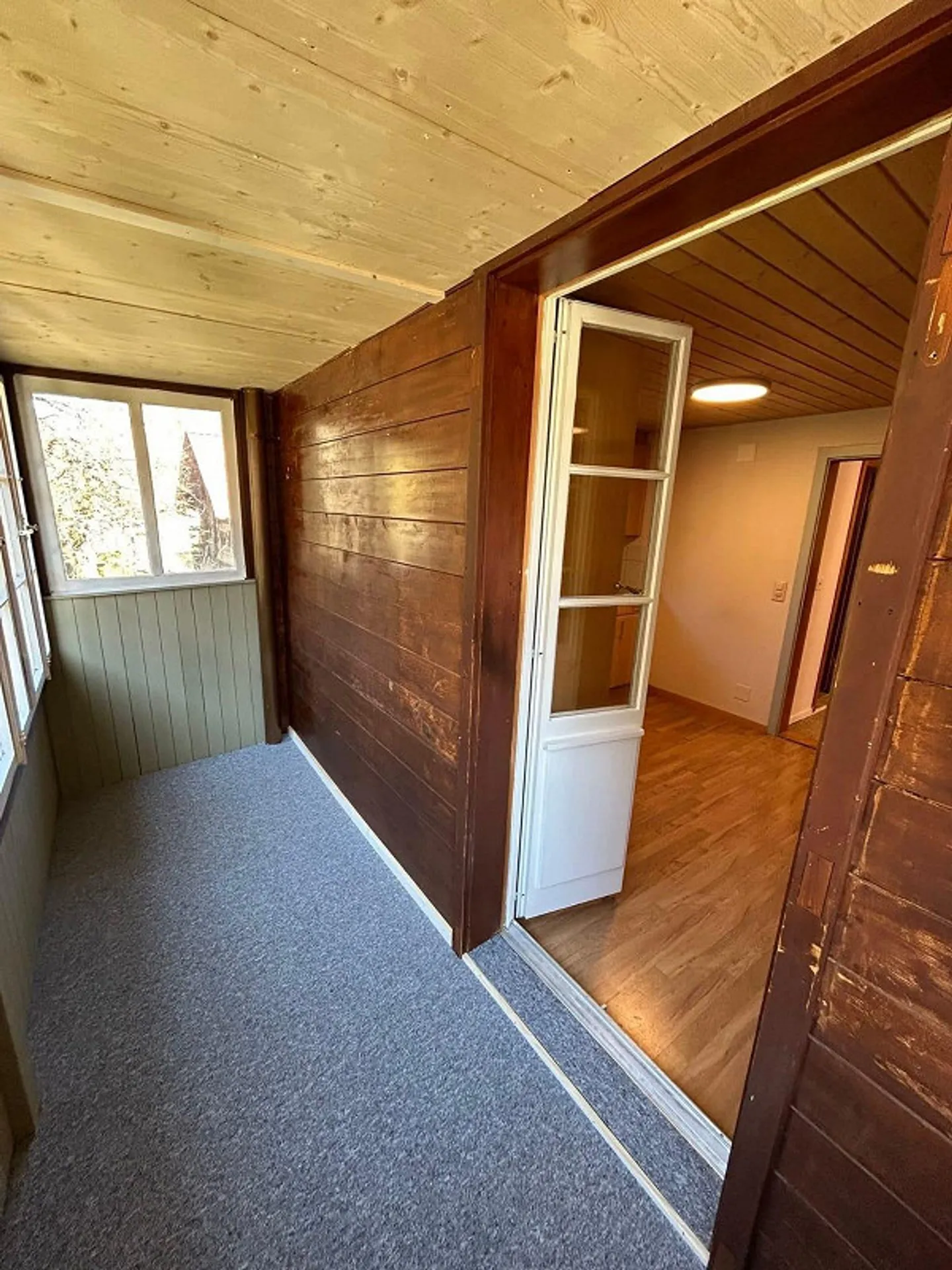 Very large and bright 2.5-room apartment. Quiet yet centrally located. - Photo 7 of 8