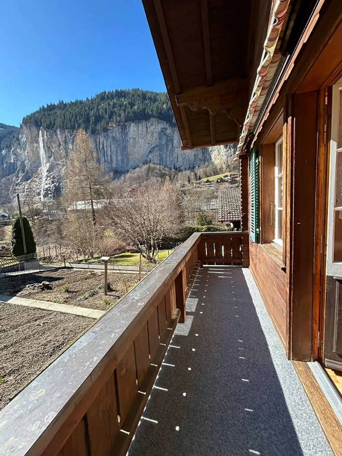 Very large and bright 2.5-room apartment. Quiet yet centrally located. - Photo 8 of 8