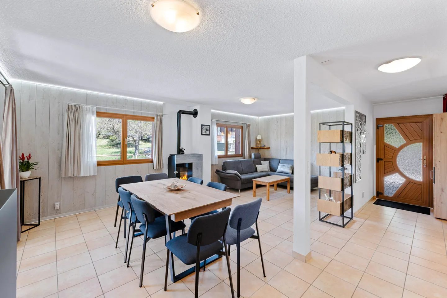 Charming chalet on 3 levels with open view - Photo 2 of 10