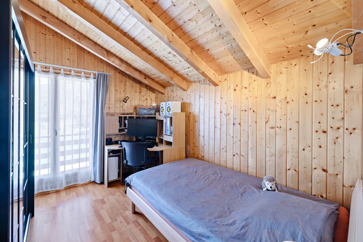 Charming chalet on 3 levels with open view - Photo 7 of 10