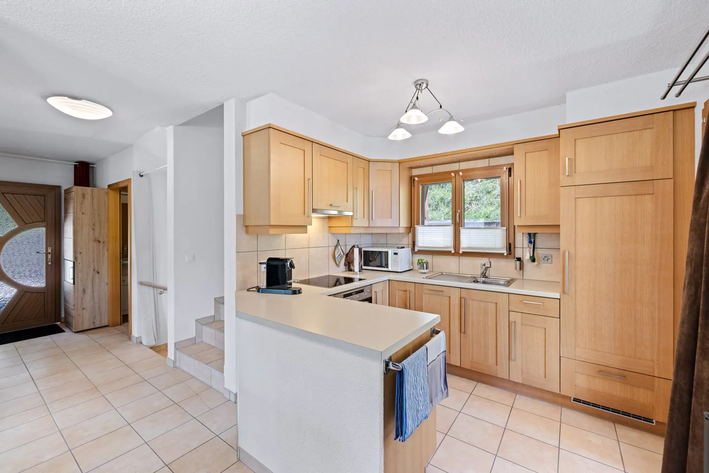 Charming chalet on 3 levels with open view - Photo 5 of 10